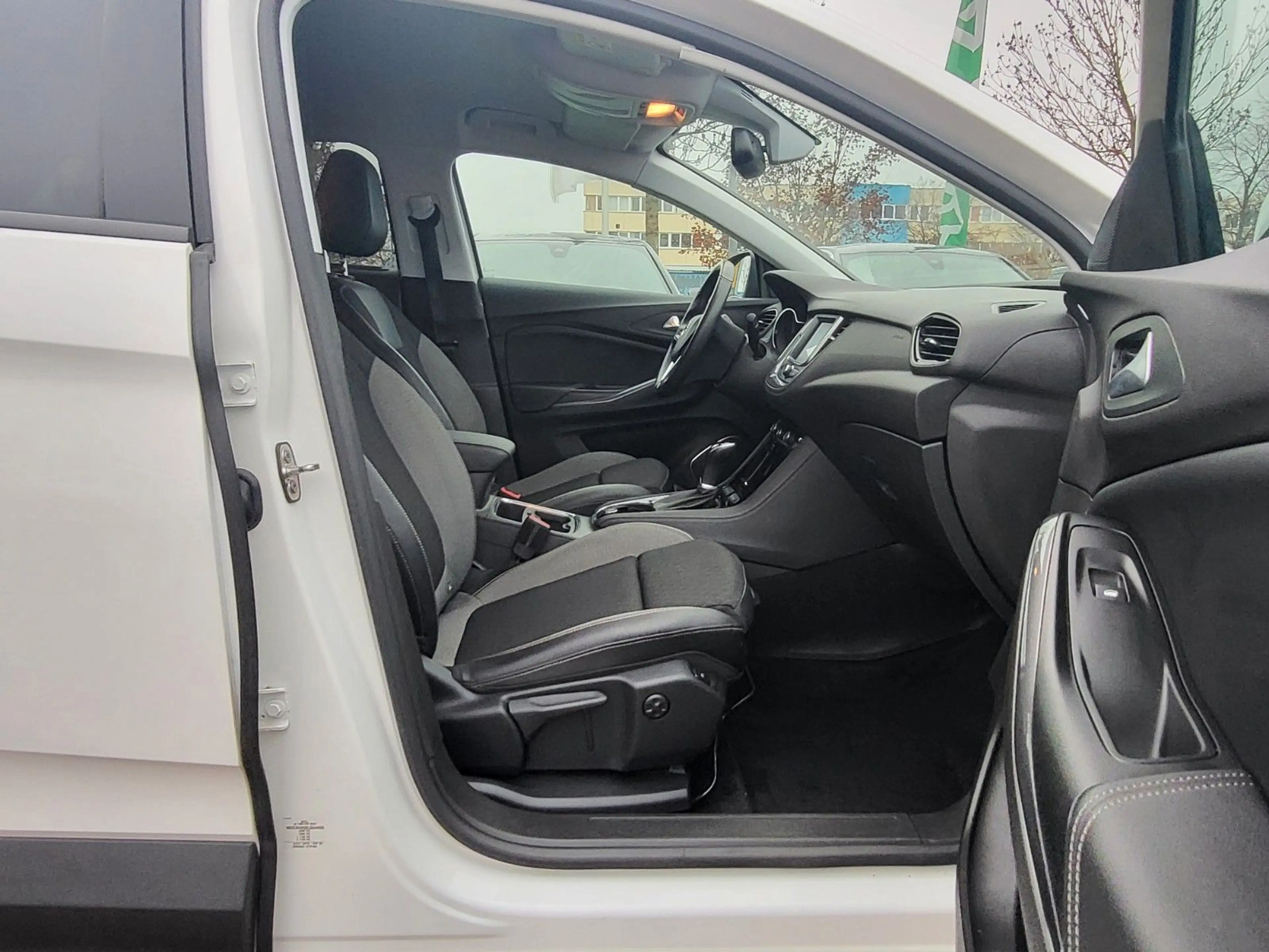 Opel Grandland X "INNOVATION" 1-Hand/LED-Licht/Navi — photo 16