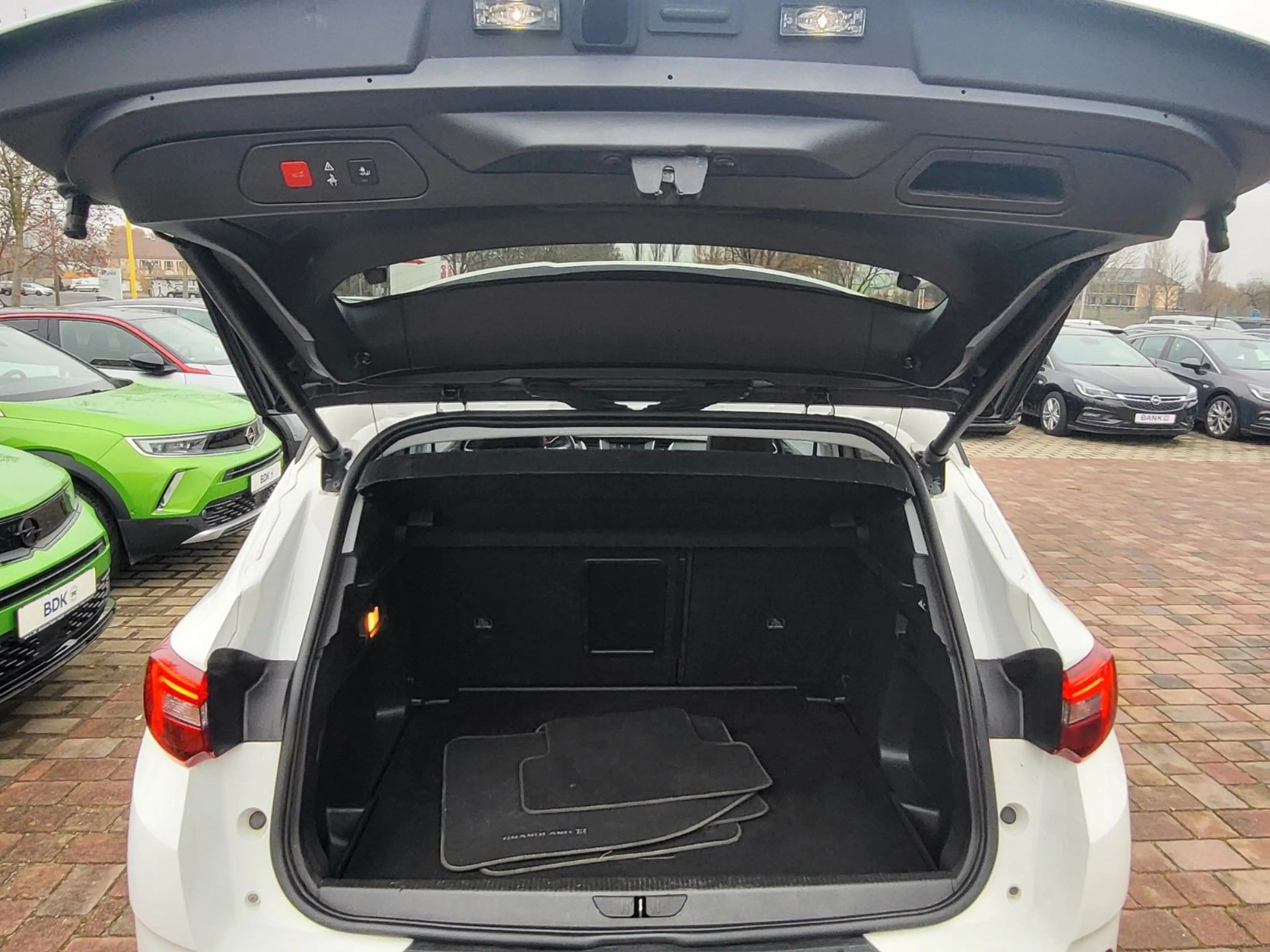 Opel Grandland X "INNOVATION" 1-Hand/LED-Licht/Navi — photo 15