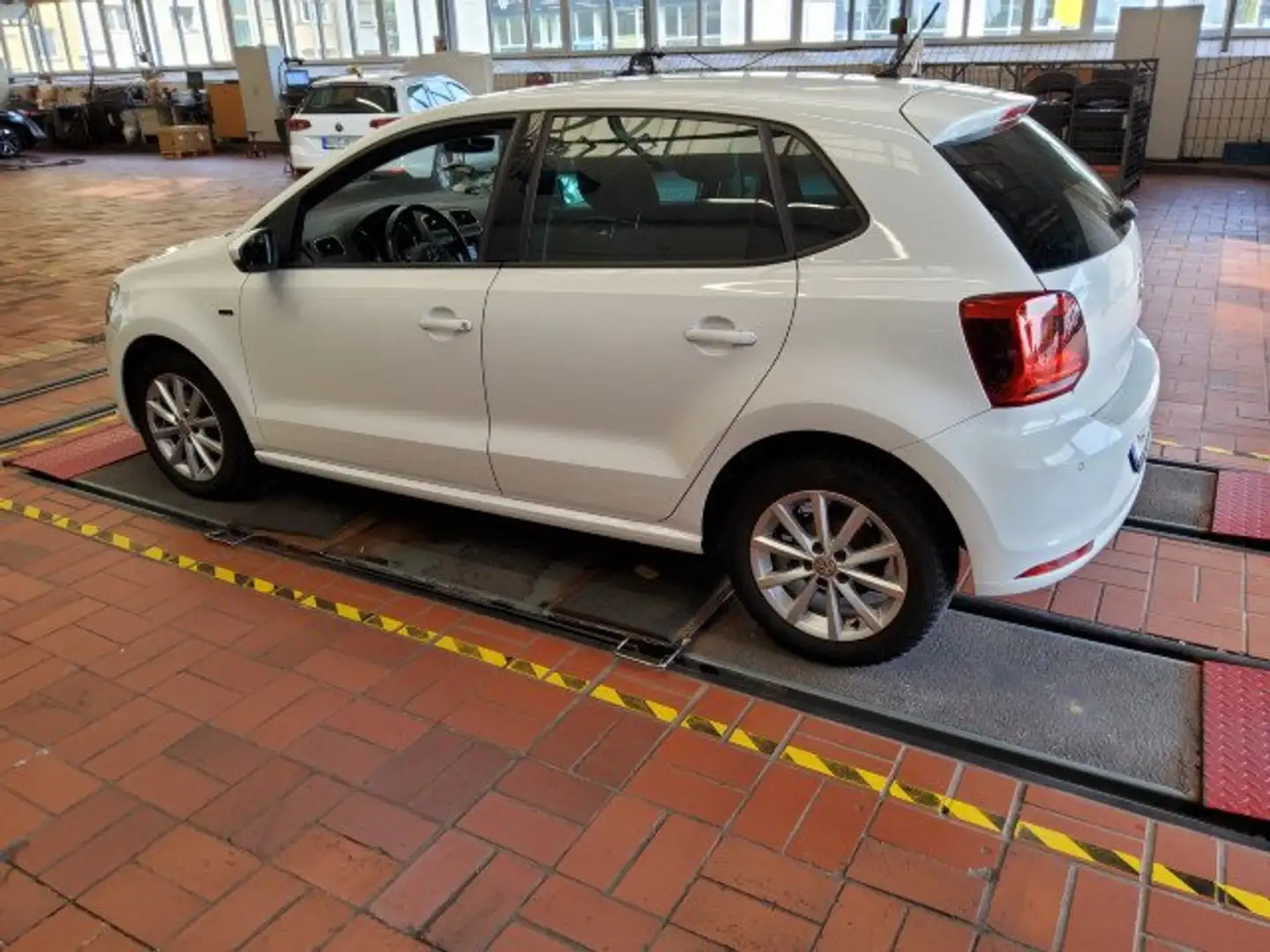 Volkswagen Polo Lounge*TOP ZUSTAND*TEMPOMAT*SITZHEIZUNG* Blanc - 2