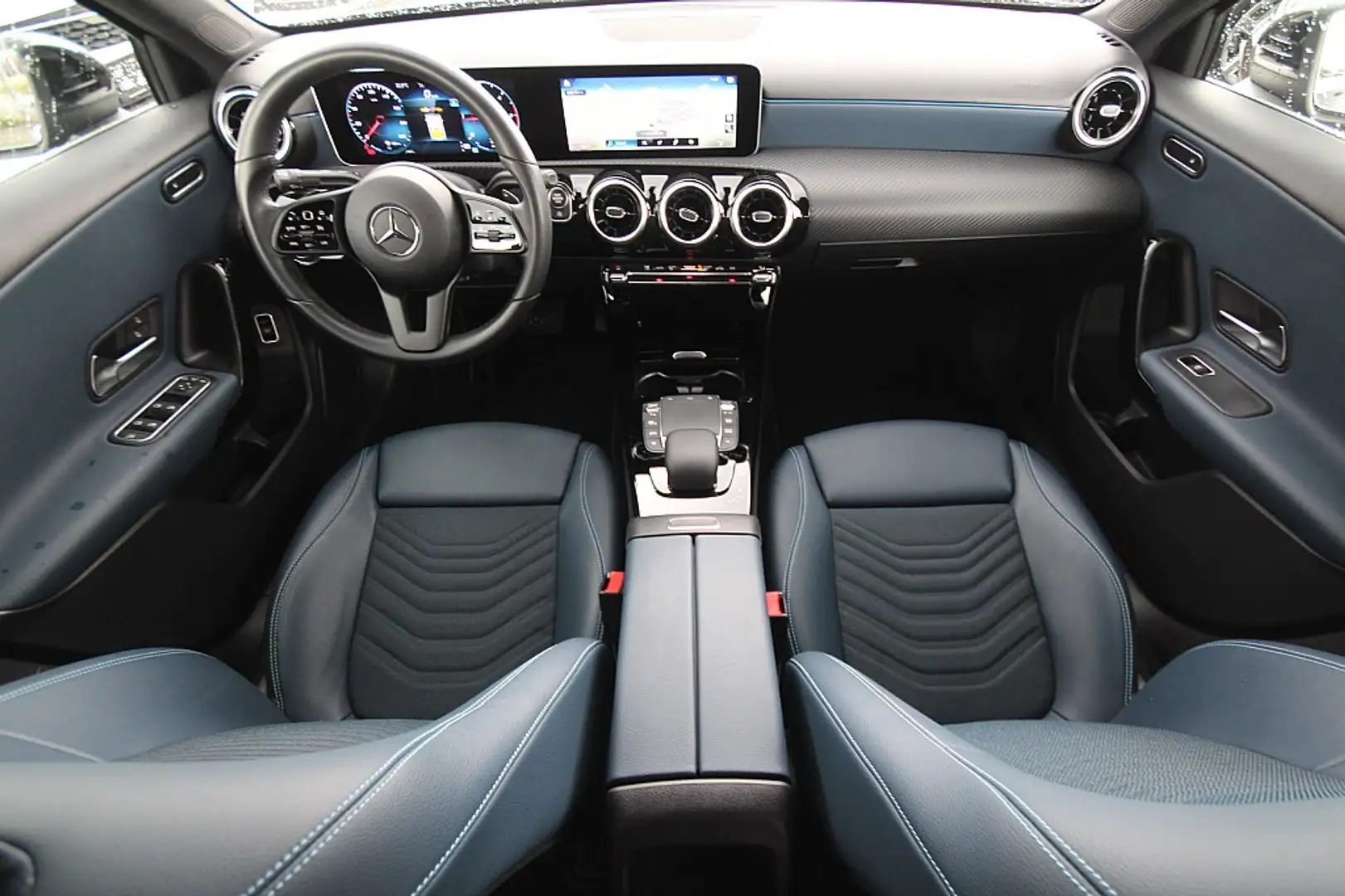 Mercedes-Benz A 180 d Limousine Aut. |LED |Navi |Rückfahrkamera ,... Noir - 2