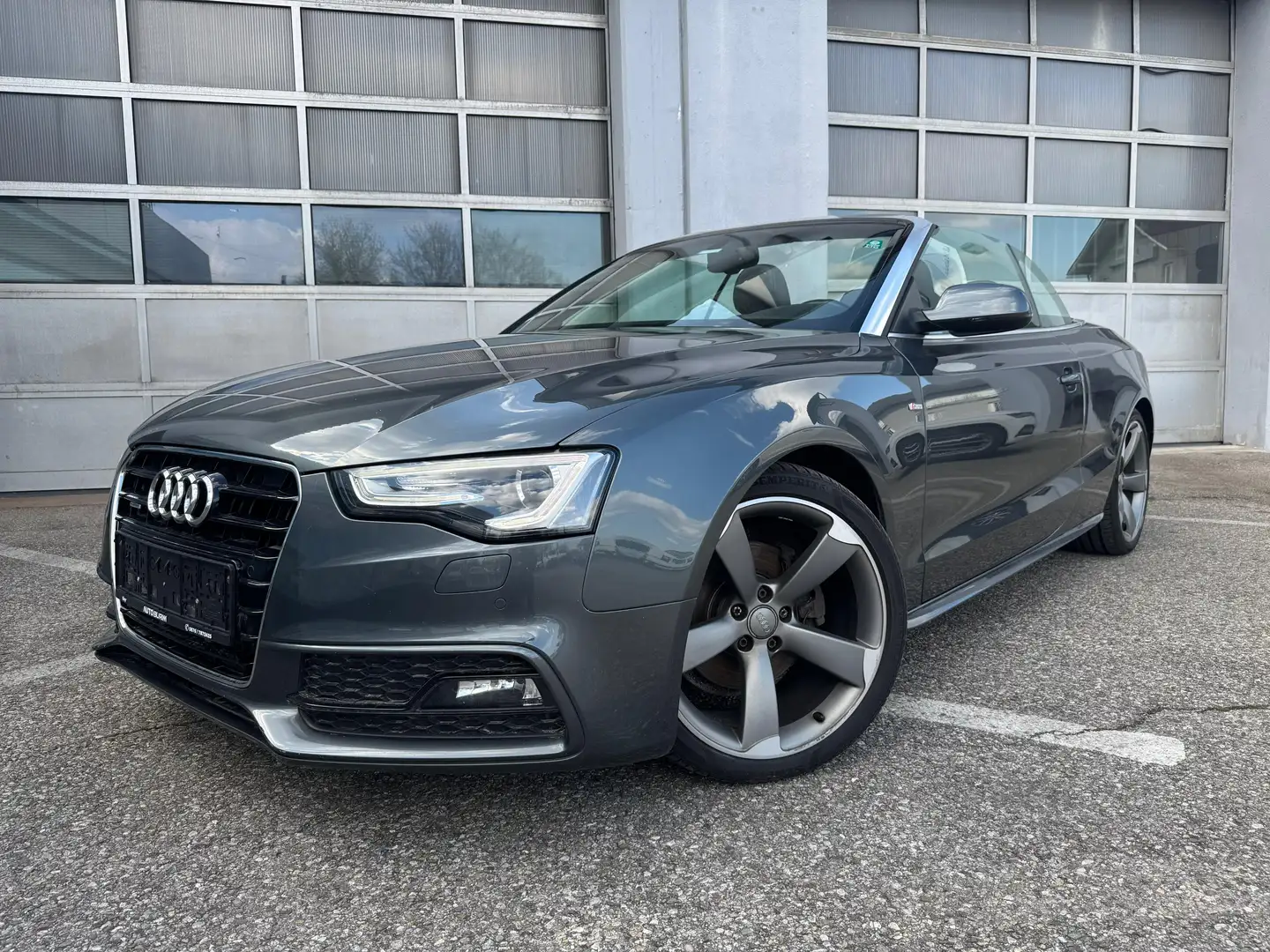 Audi A5 Cabrio 2.0 TDI quattro 3xS-line-Erstbesitz/Navi Grau - 1