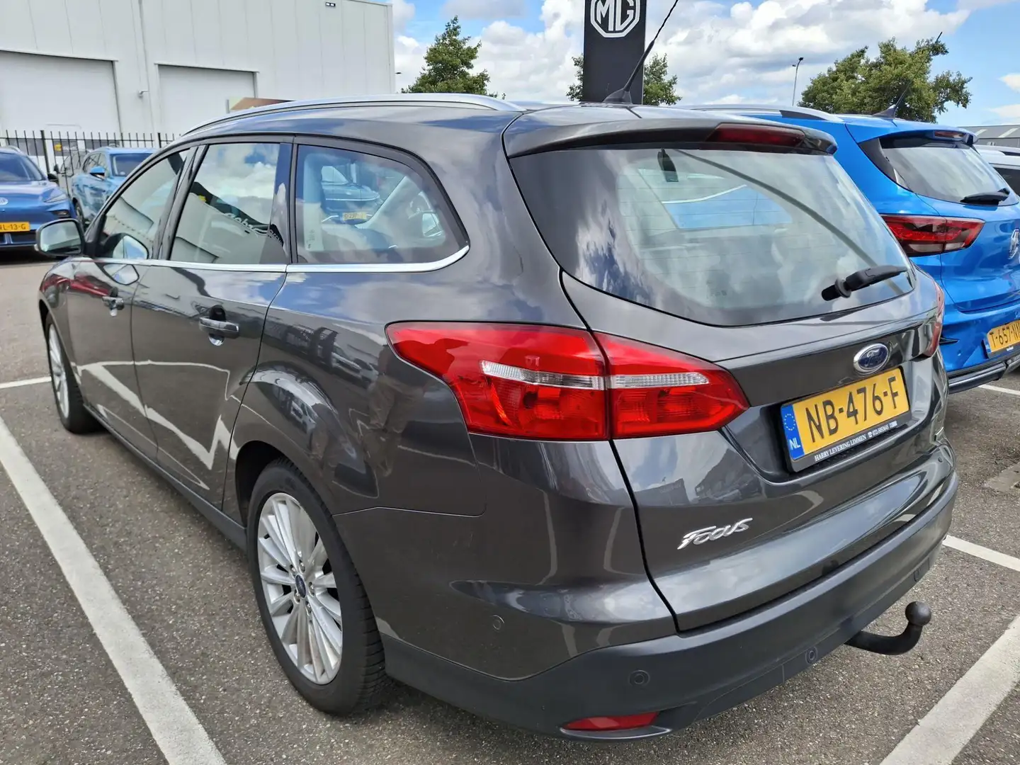 Ford Focus Wagon 1.0 Titanium Gris - 2