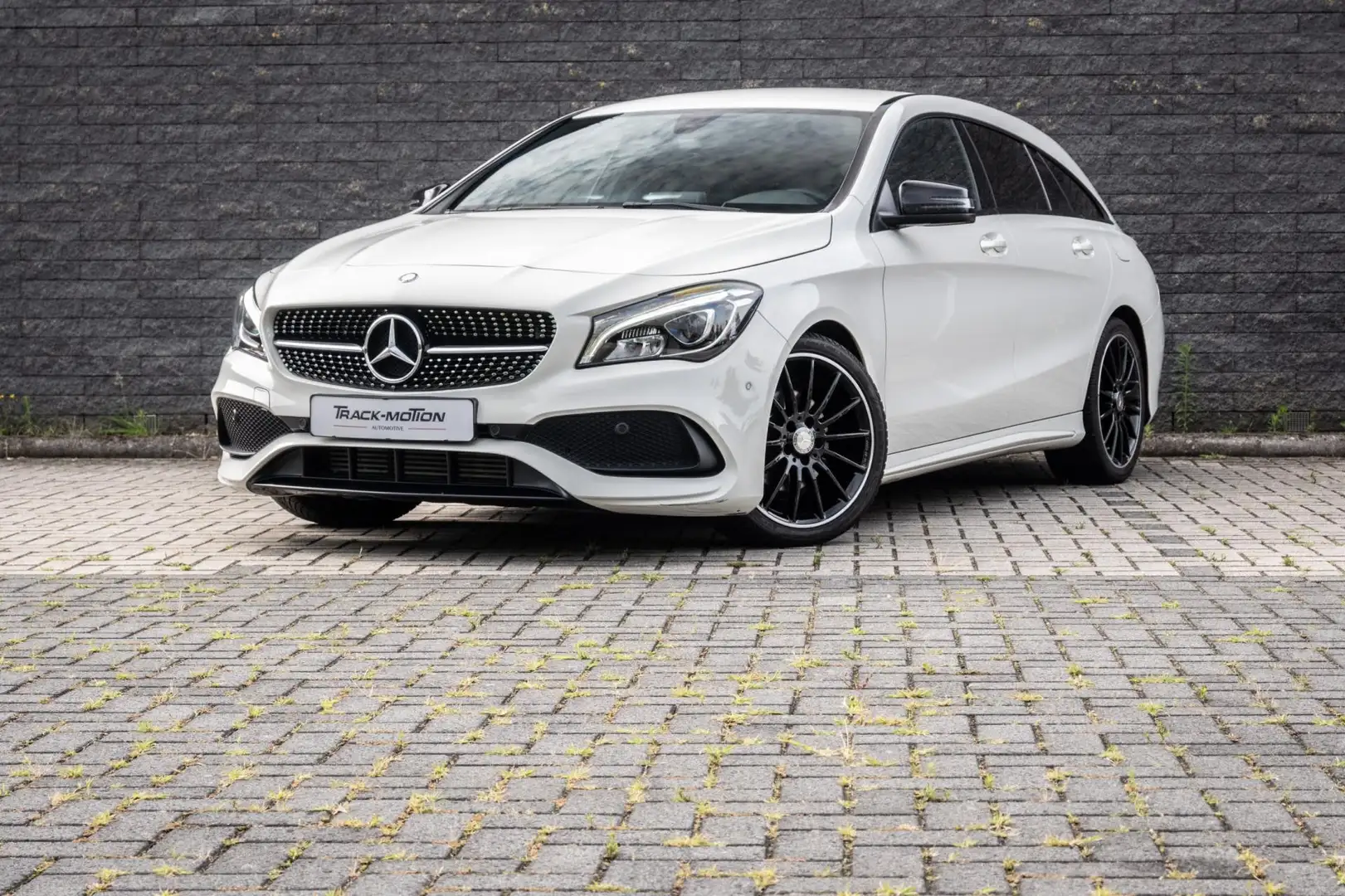 Mercedes-Benz CLA 180 Shooting Brake AMG Night Edition Plus Wit - 2