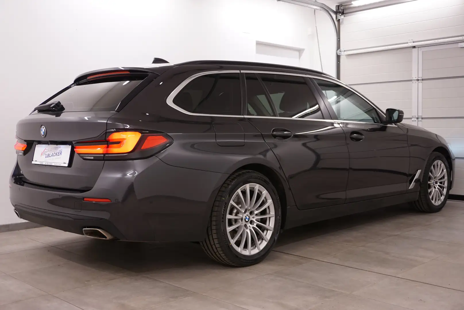 BMW 520 d xDrive touring// Anhängervorr.// Ambientebel. Grau - 2