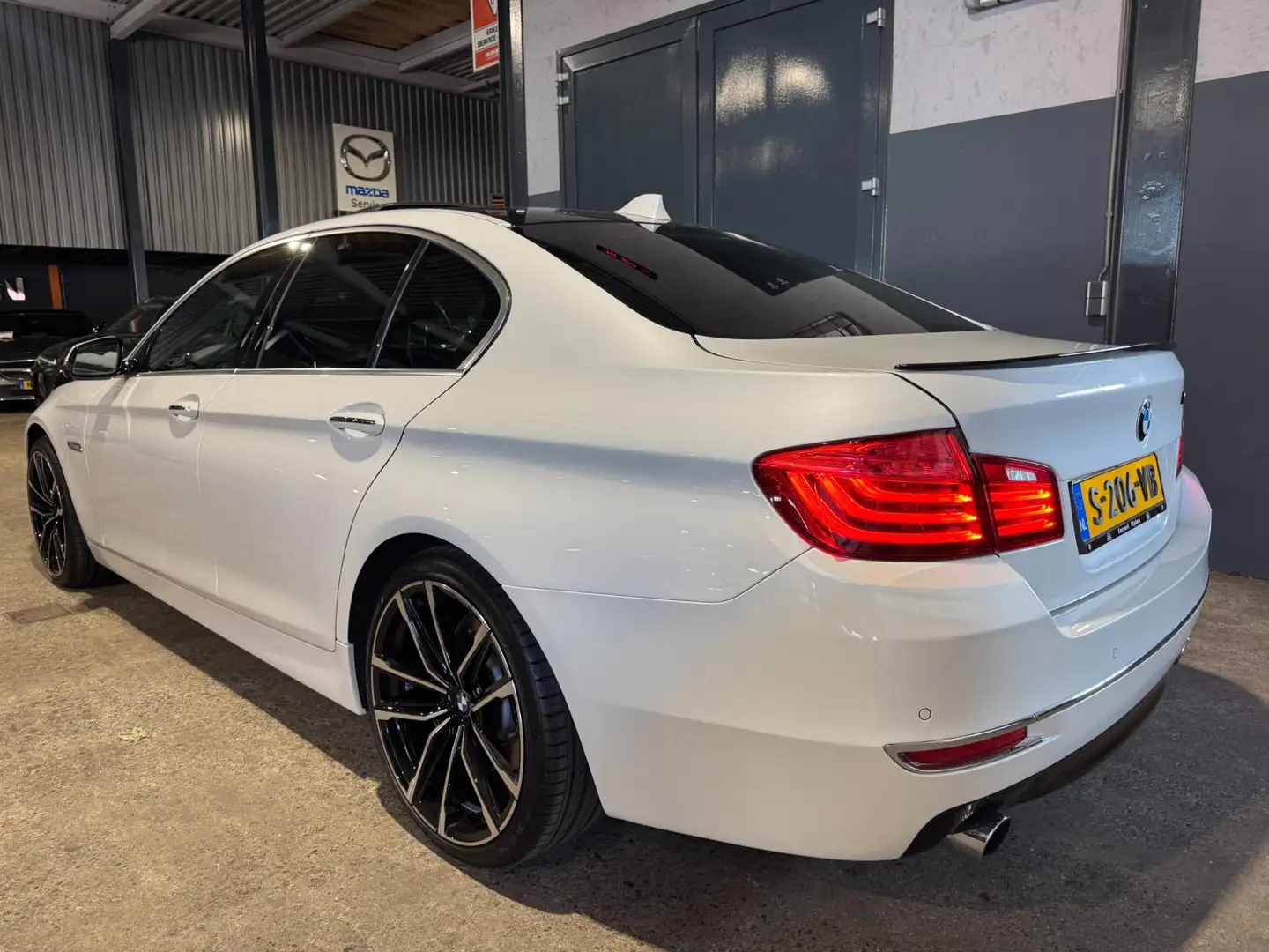 BMW 535 5-serie 535i High Executive |HUD|Parelmoerwit|Schu Wit - 2