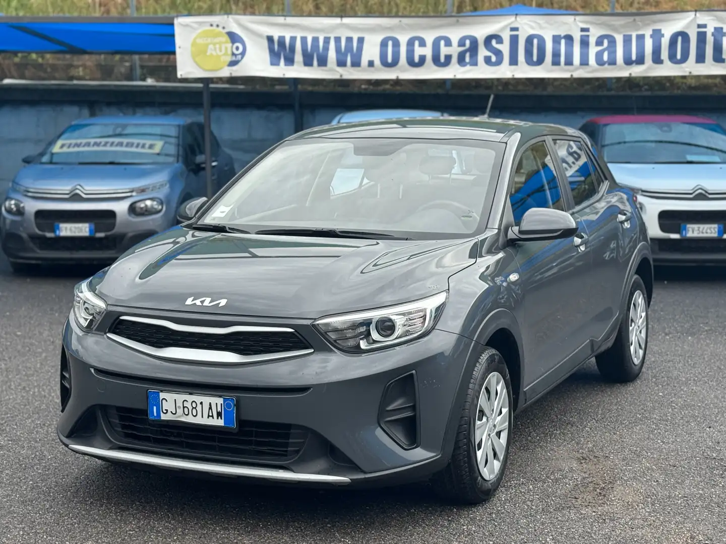 Kia Stonic 1.2 dpi Urban 84cv Grey - 1