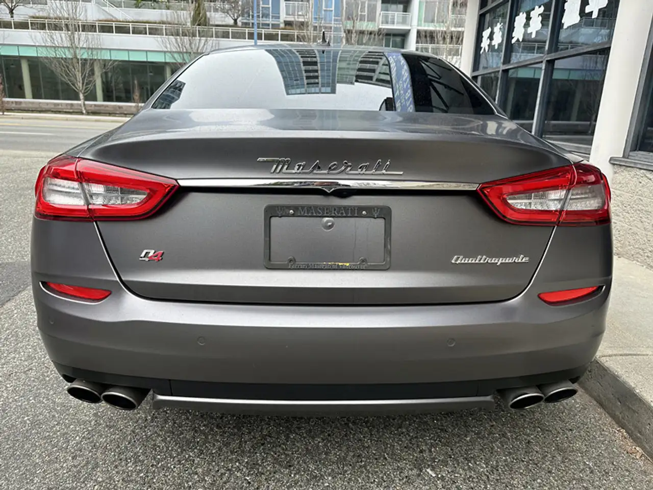 Maserati Quattroporte снимка Maserati Quattroporte