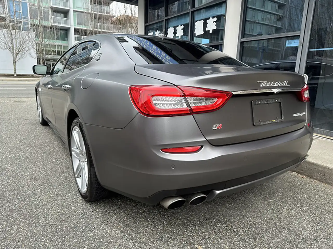 Maserati Quattroporte снимка Maserati Quattroporte