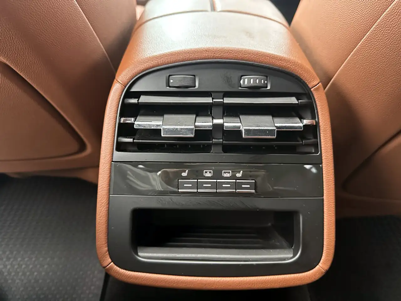 Maserati Quattroporte снимка Maserati Quattroporte