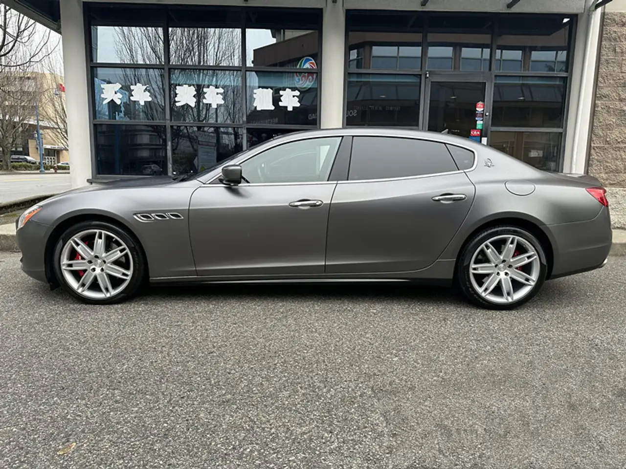 Maserati Quattroporte снимка Maserati Quattroporte
