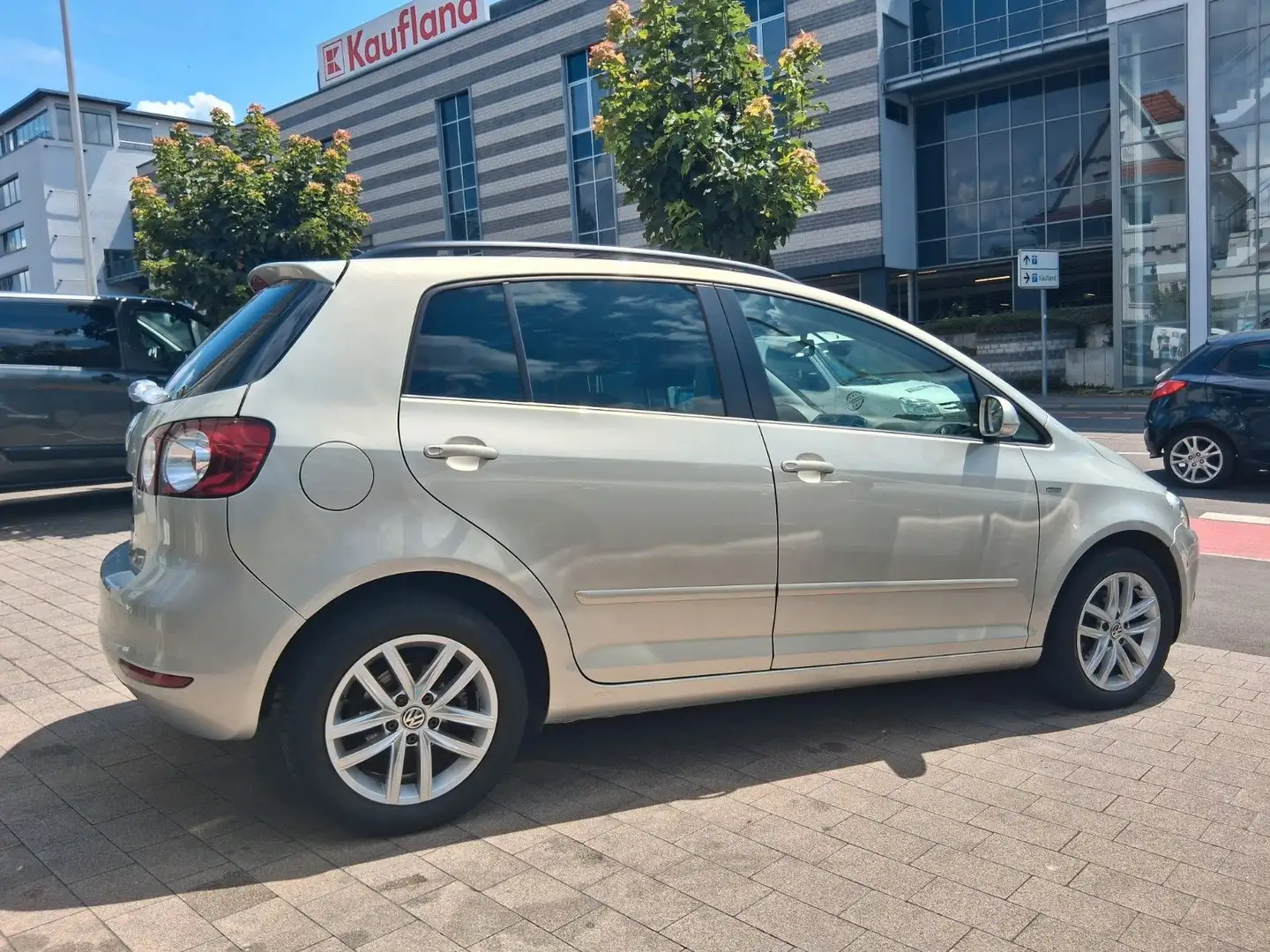 Volkswagen Golf Plus Life /DSG/WenigKM/Tüv Neu/Sitzhz/Klima Silber - 2