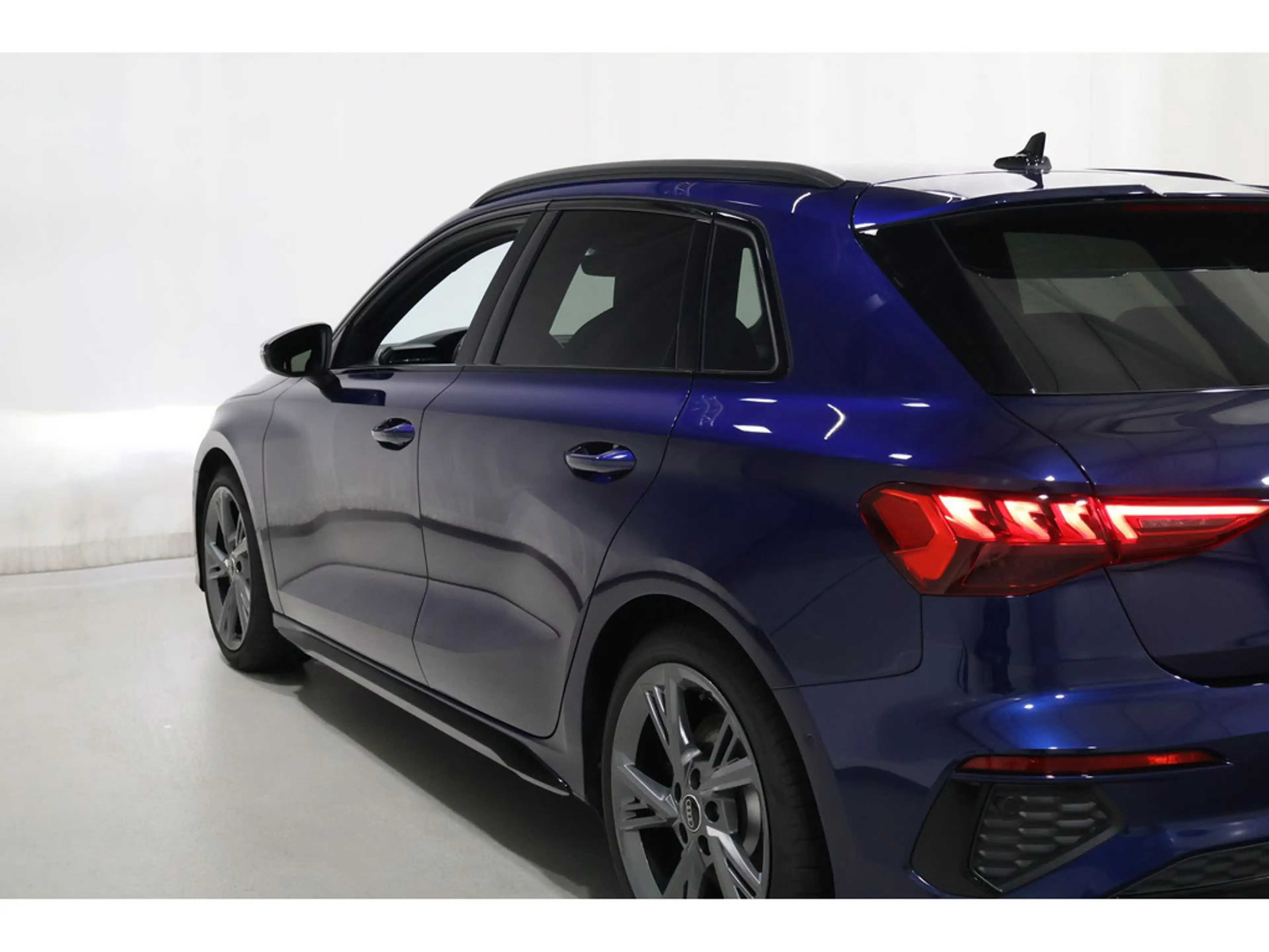 Audi S3 Sportback 2.0 TFSI quattro B&O*SH*LED — photo 14