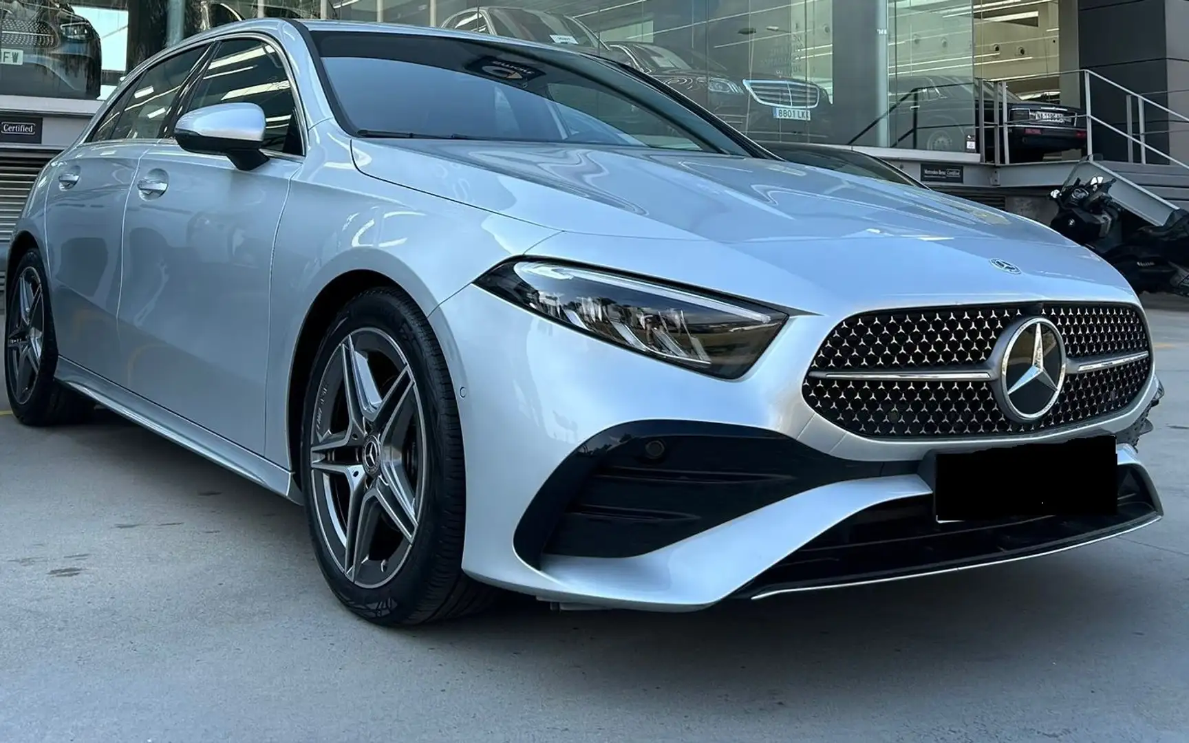 Mercedes-Benz A 200 AMG Line Advanced Plus Gris - 2