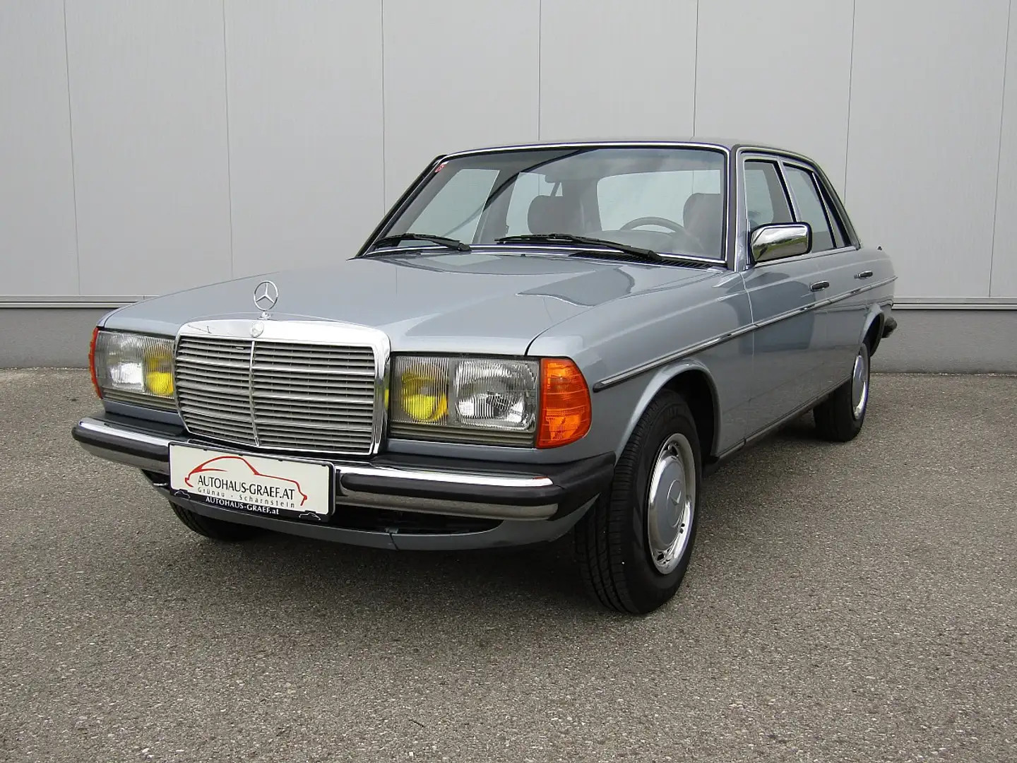 Mercedes-Benz 230 E W123 super Zustand aus Frankreich Bleu - 1