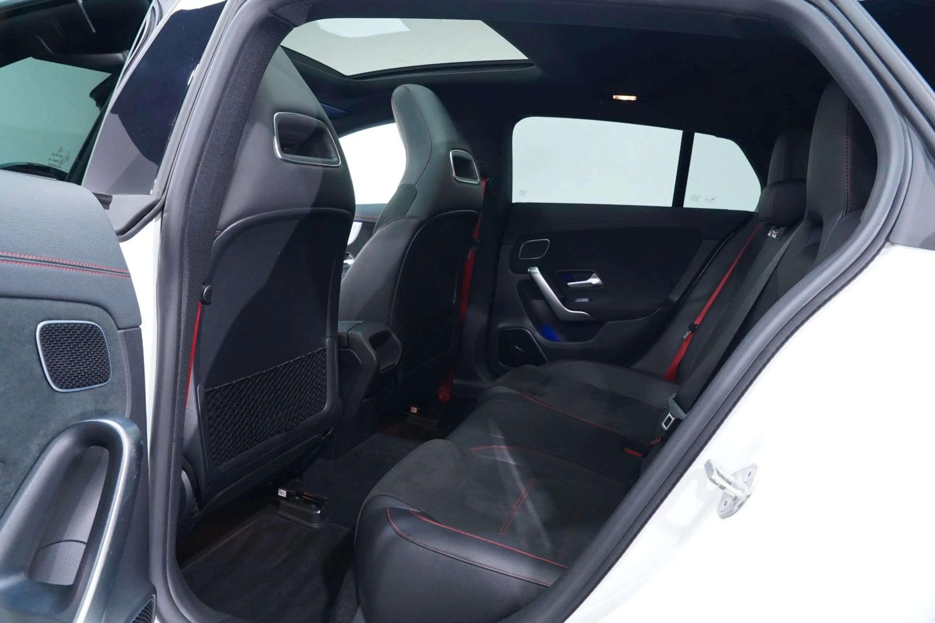Mercedes-Benz CLA 45 AMG 8G/LED/PANO/KAM/AMBIEN — photo 10