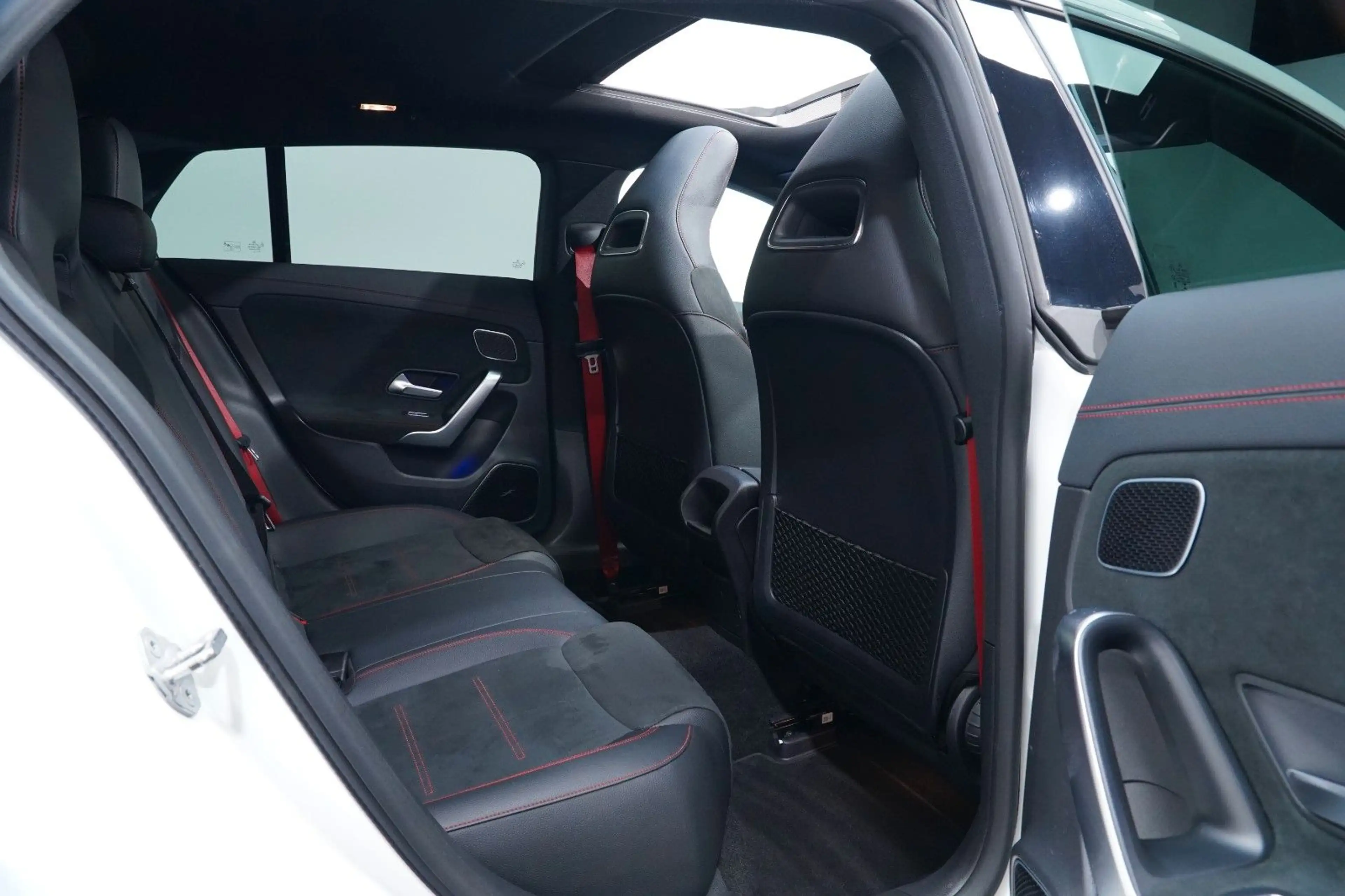 Mercedes-Benz CLA 45 AMG 8G/LED/PANO/KAM/AMBIEN — photo 11