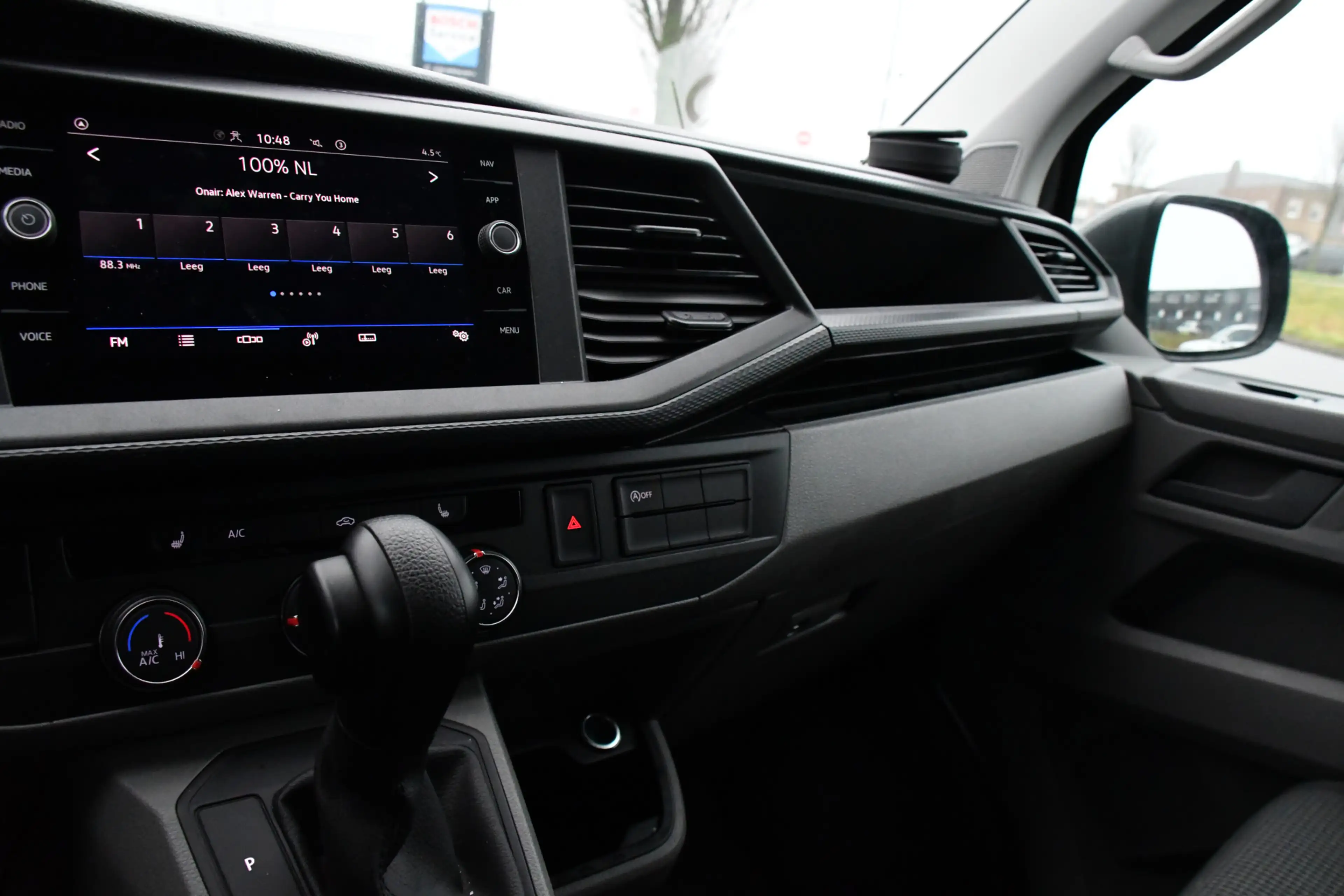 Volkswagen Transporter 2.0 TDI L2H1 30 PB Edition Highline Adaptieve Crui — photo 23