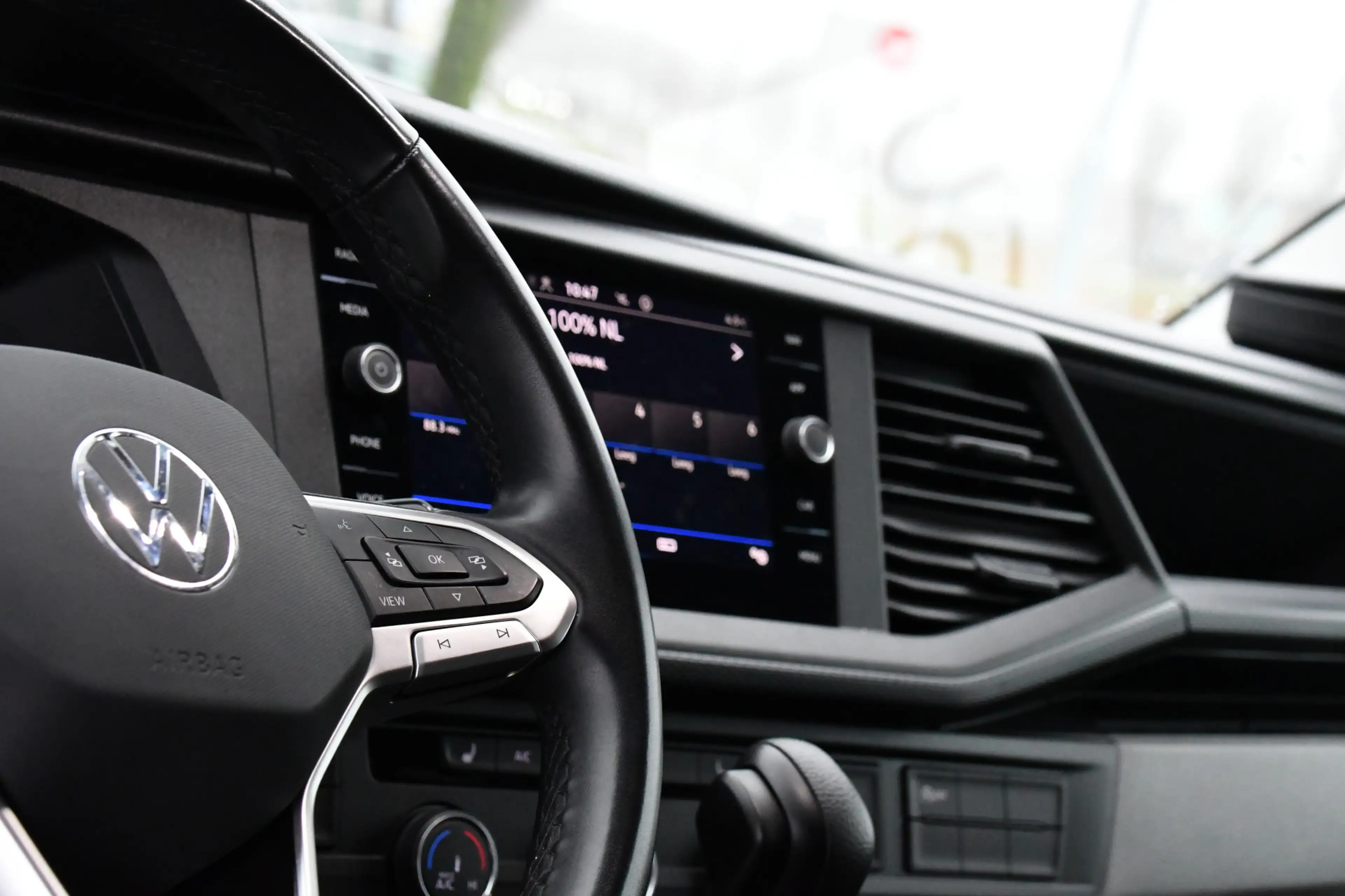 Volkswagen Transporter 2.0 TDI L2H1 30 PB Edition Highline Adaptieve Crui — photo 14