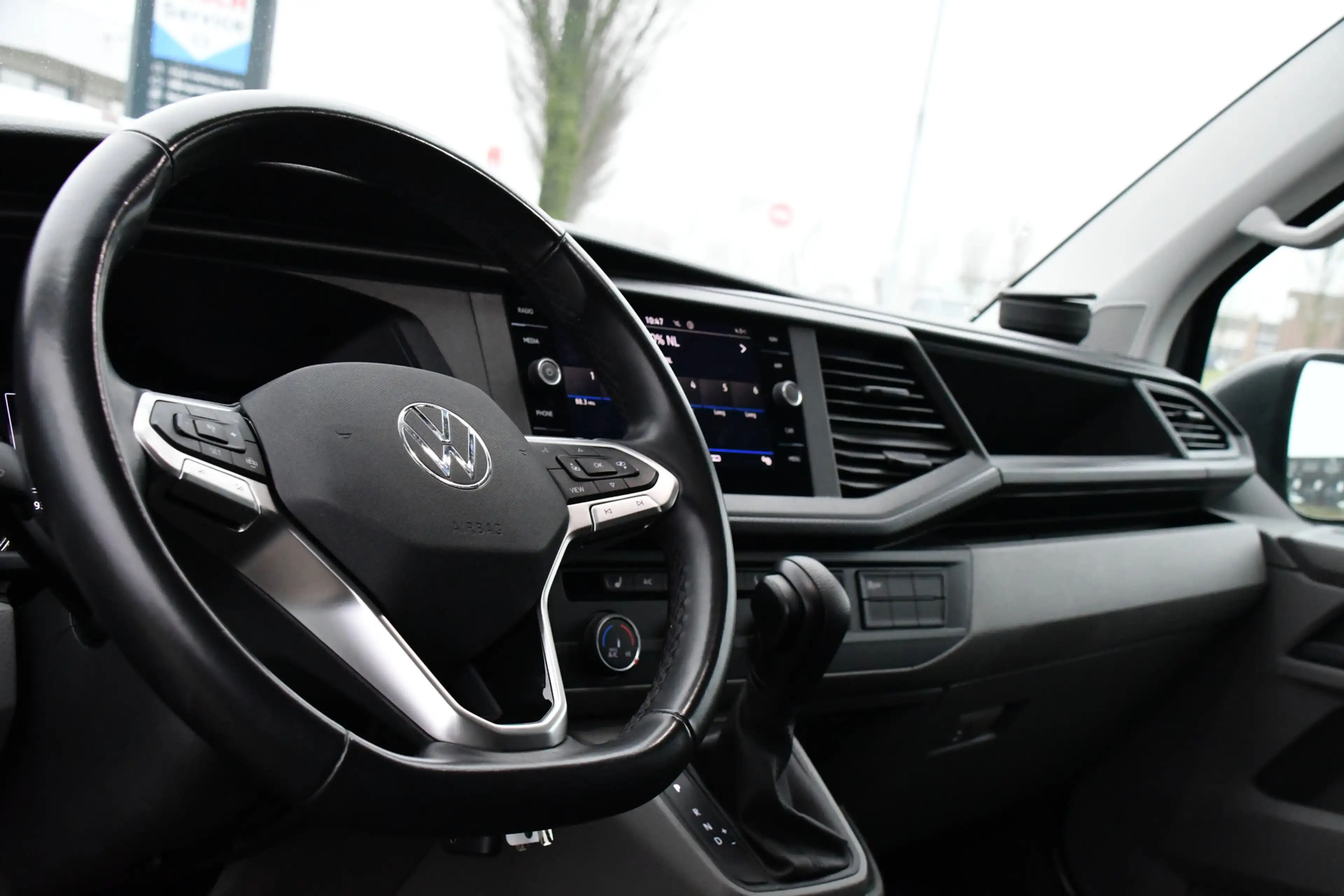 Volkswagen Transporter 2.0 TDI L2H1 30 PB Edition Highline Adaptieve Crui — photo 2