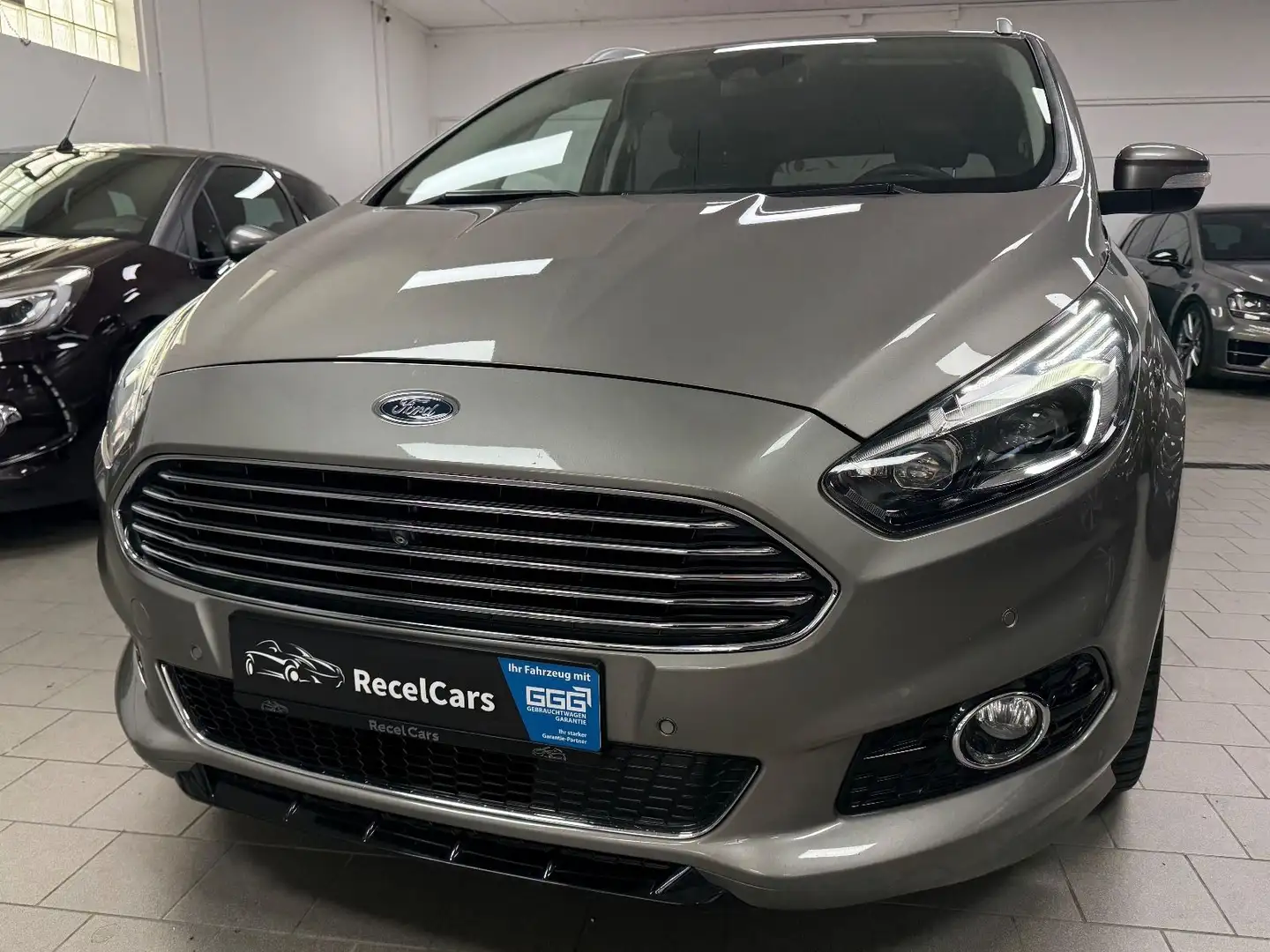Ford S-Max S-MAX Titanium 2.0 TDCI*LEDER*NAVI*TÜV 01/2027* Grau - 1
