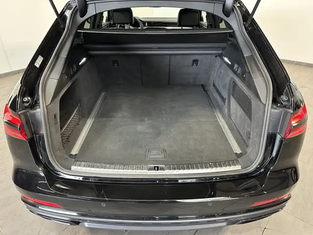 Audi A6 Avant view 6