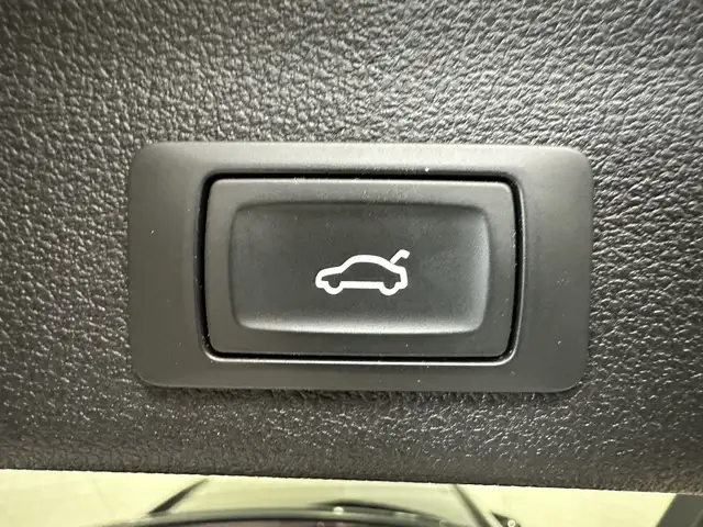 Audi A6 Avant view 7