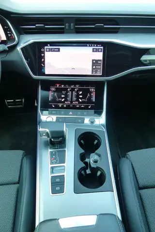 Audi A6 Avant view 13