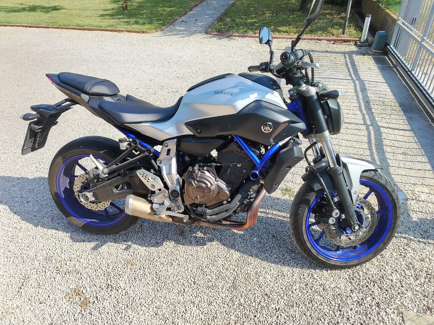 Yamaha MT-07 Grigio - 1
