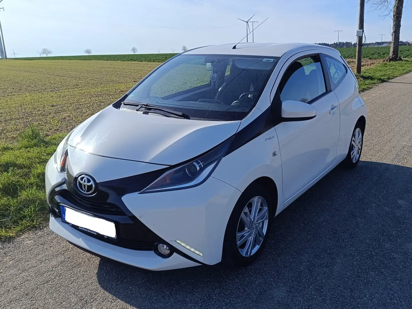 Toyota Aygo x-clusiv Weiß - 1