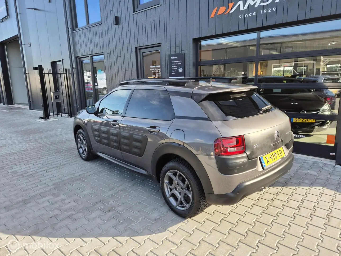 Citroen C4 Cactus 1.2 PureTech Feel 110pk|Automaat|Airco|Cruise|Navi Grijs - 2