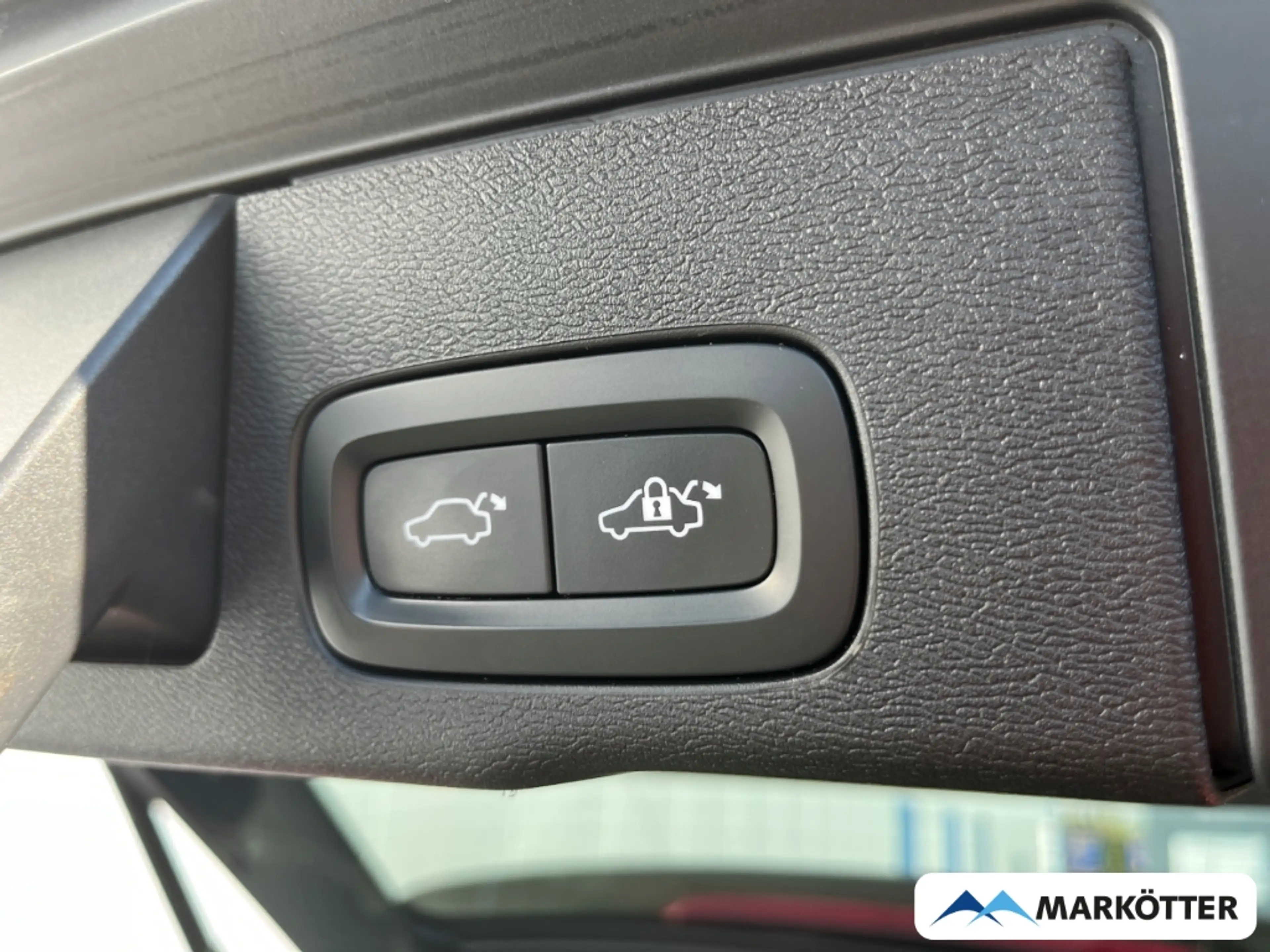 Volvo XC60 B4 AWD R-Design ACC/AHK/H&K/Standheizung — photo 7