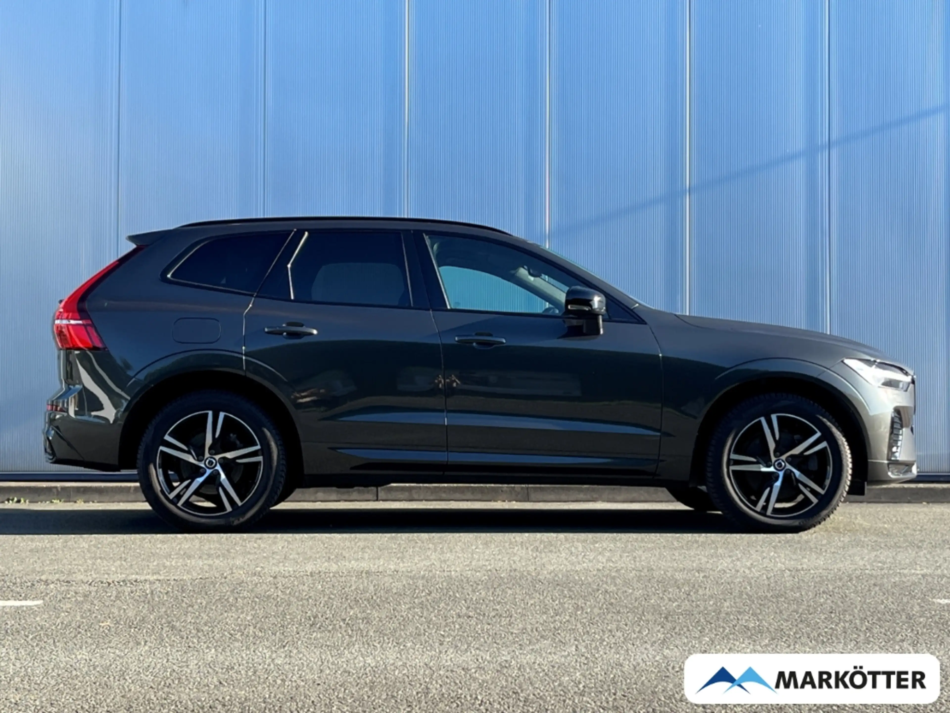 Volvo XC60 B4 AWD R-Design ACC/AHK/H&K/Standheizung — photo 4