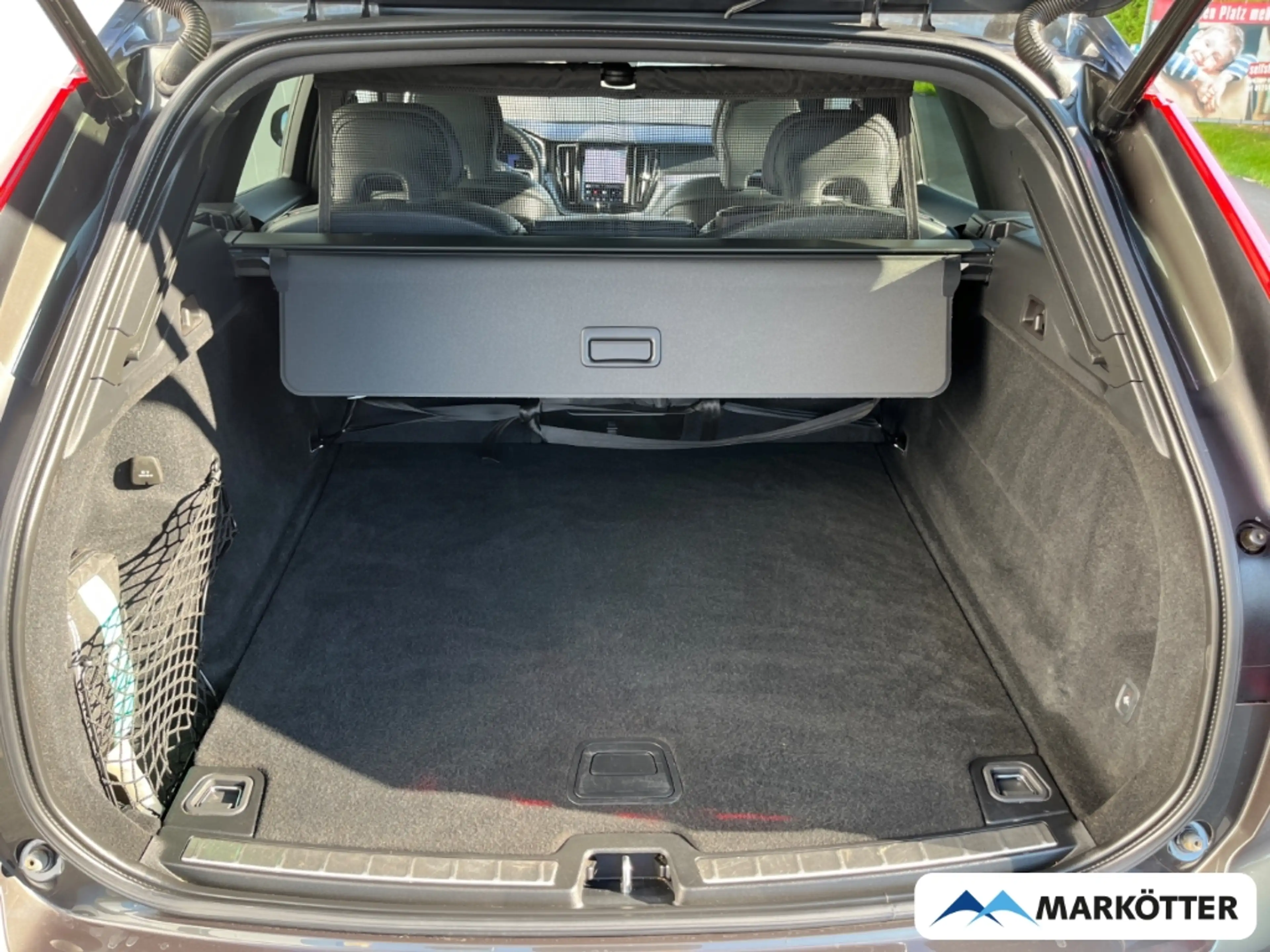 Volvo XC60 B4 AWD R-Design ACC/AHK/H&K/Standheizung — photo 6