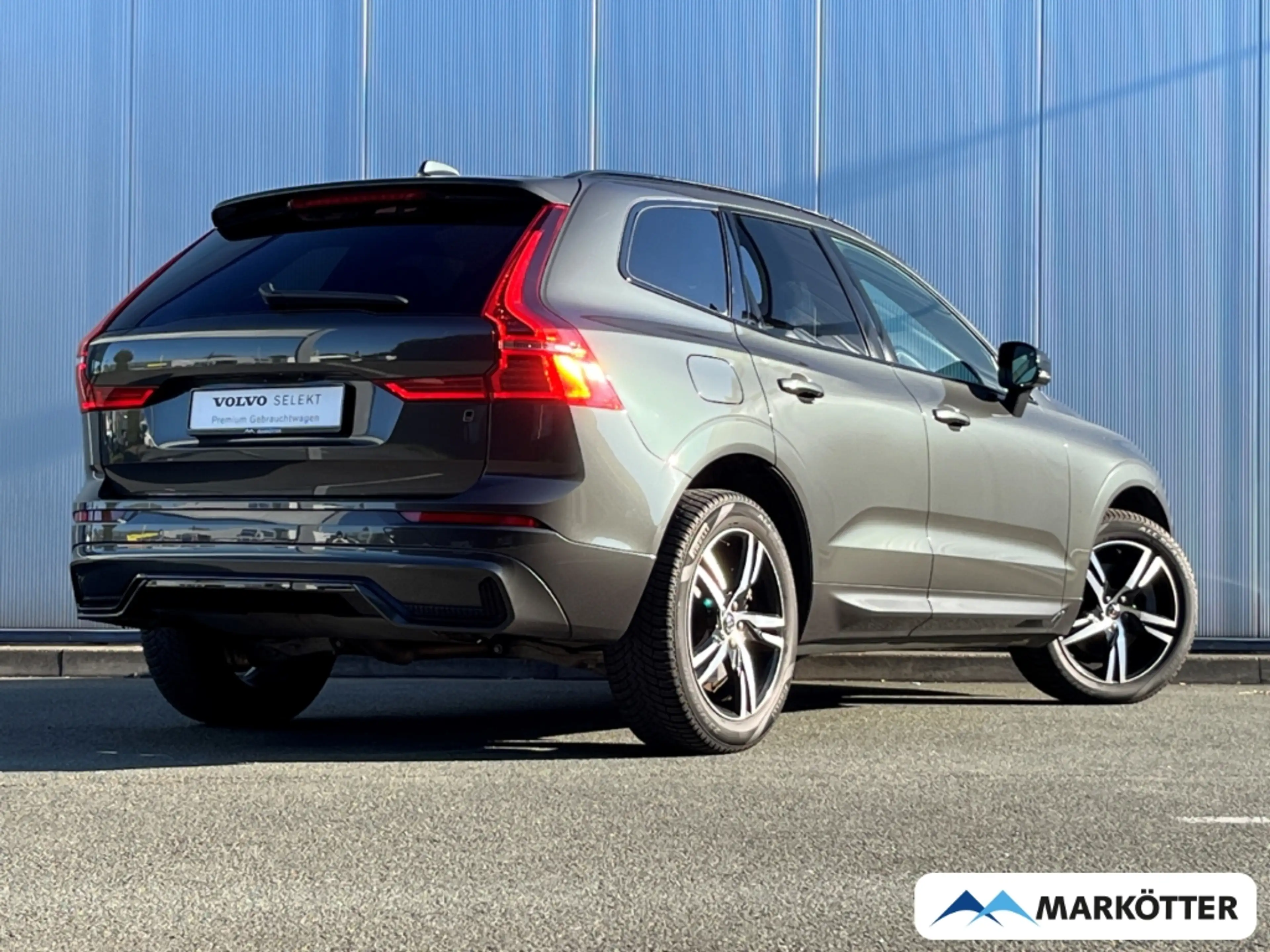 Volvo XC60 B4 AWD R-Design ACC/AHK/H&K/Standheizung — photo 5