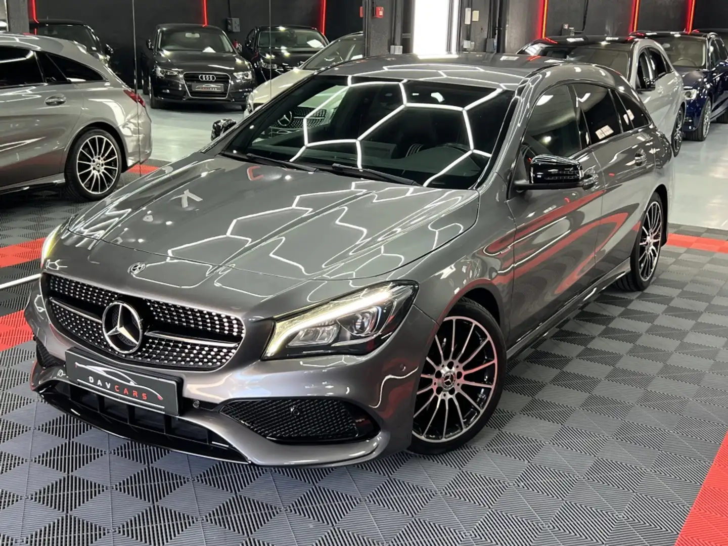 Mercedes-Benz CLA 200 Shooting Brake 200d 7G-DCT Gris - 2