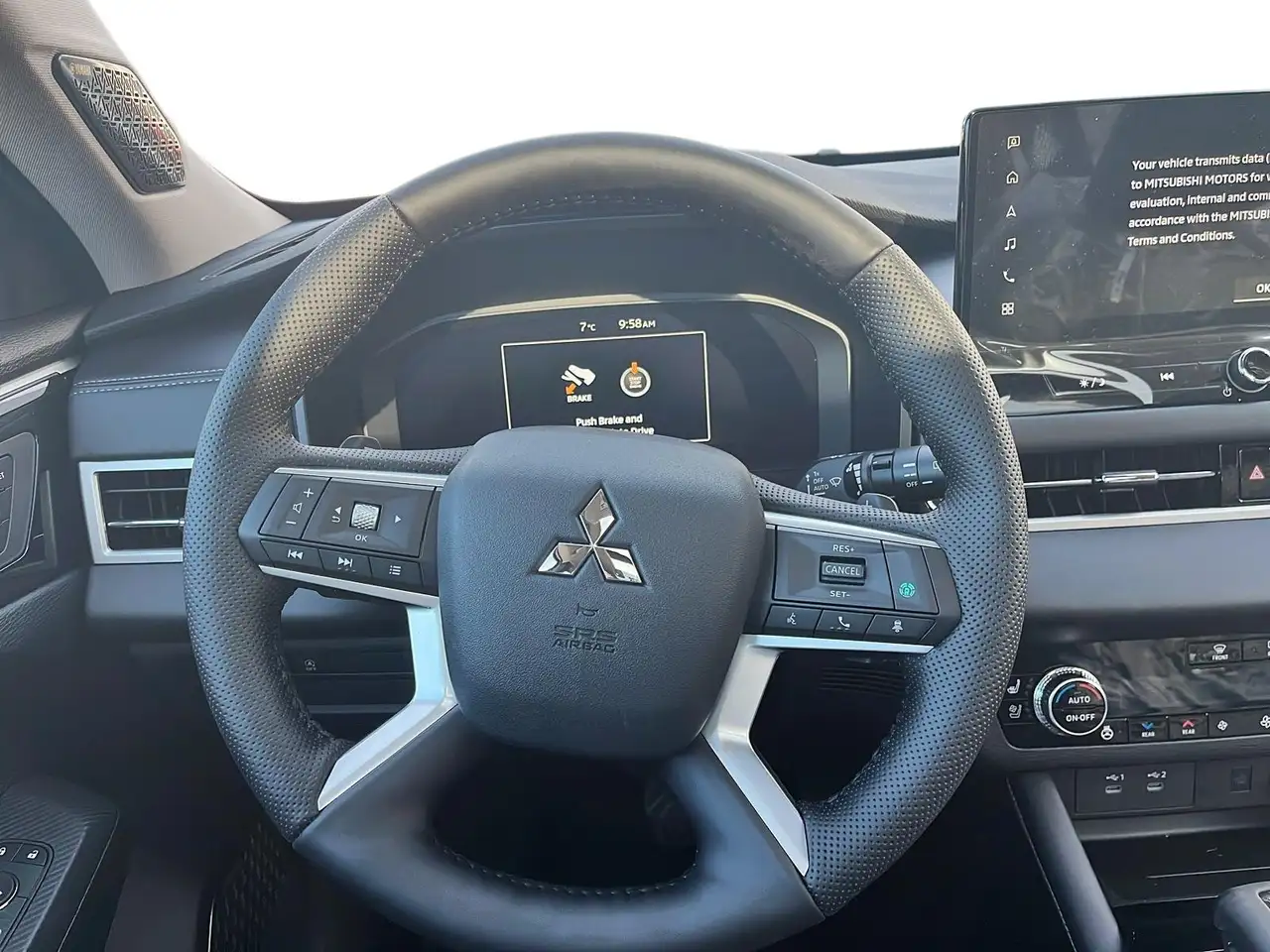 Mitsubishi Outlander снимка Mitsubishi Outlander