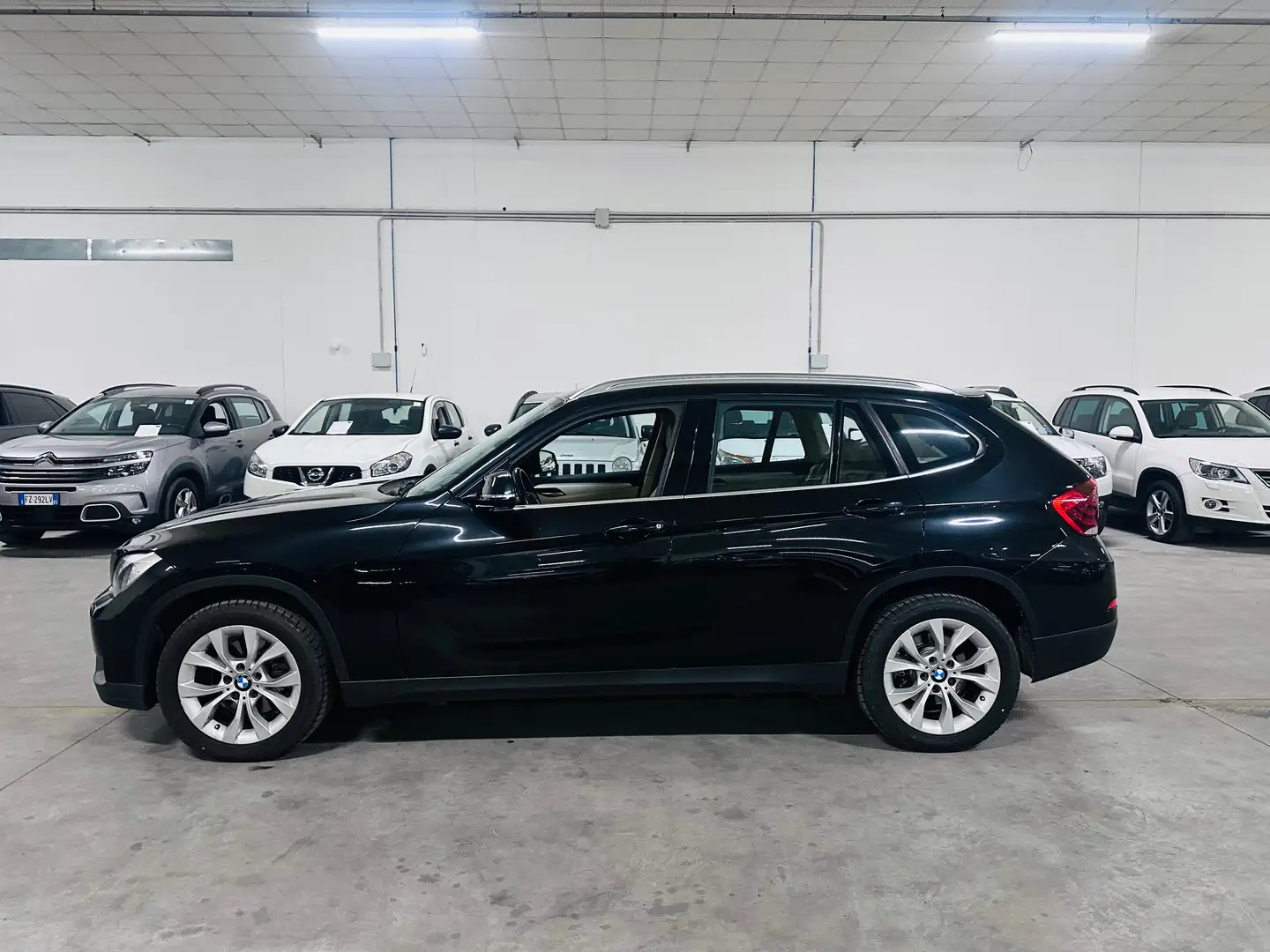 BMW X1 X1 E84 sdrive18d Sport Line Zwart - 2