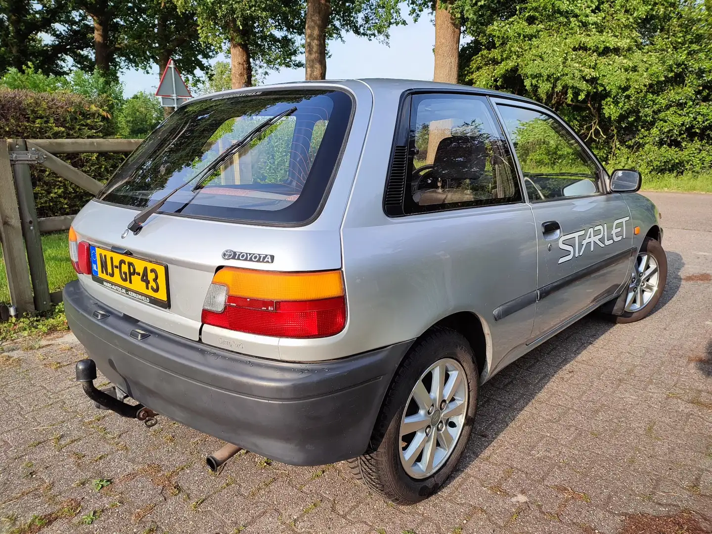 Toyota Starlet 1.3i-12V Comfort AUTOMAAT + ST.BEKR.! DISTRIBUTIE siva - 2