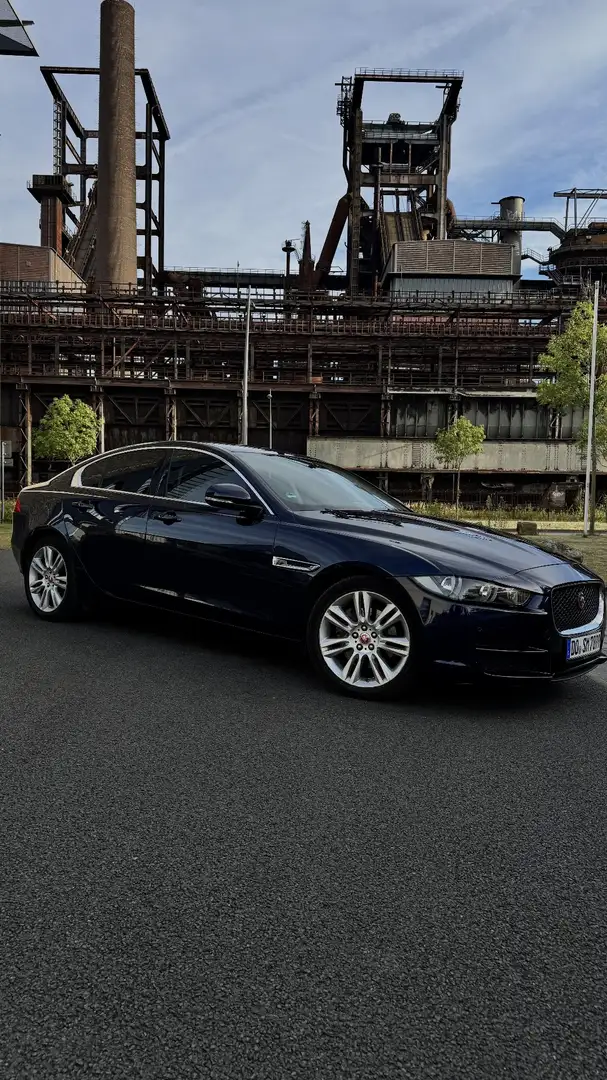 Jaguar XE 20d Aut. Portfolio Blau - 1