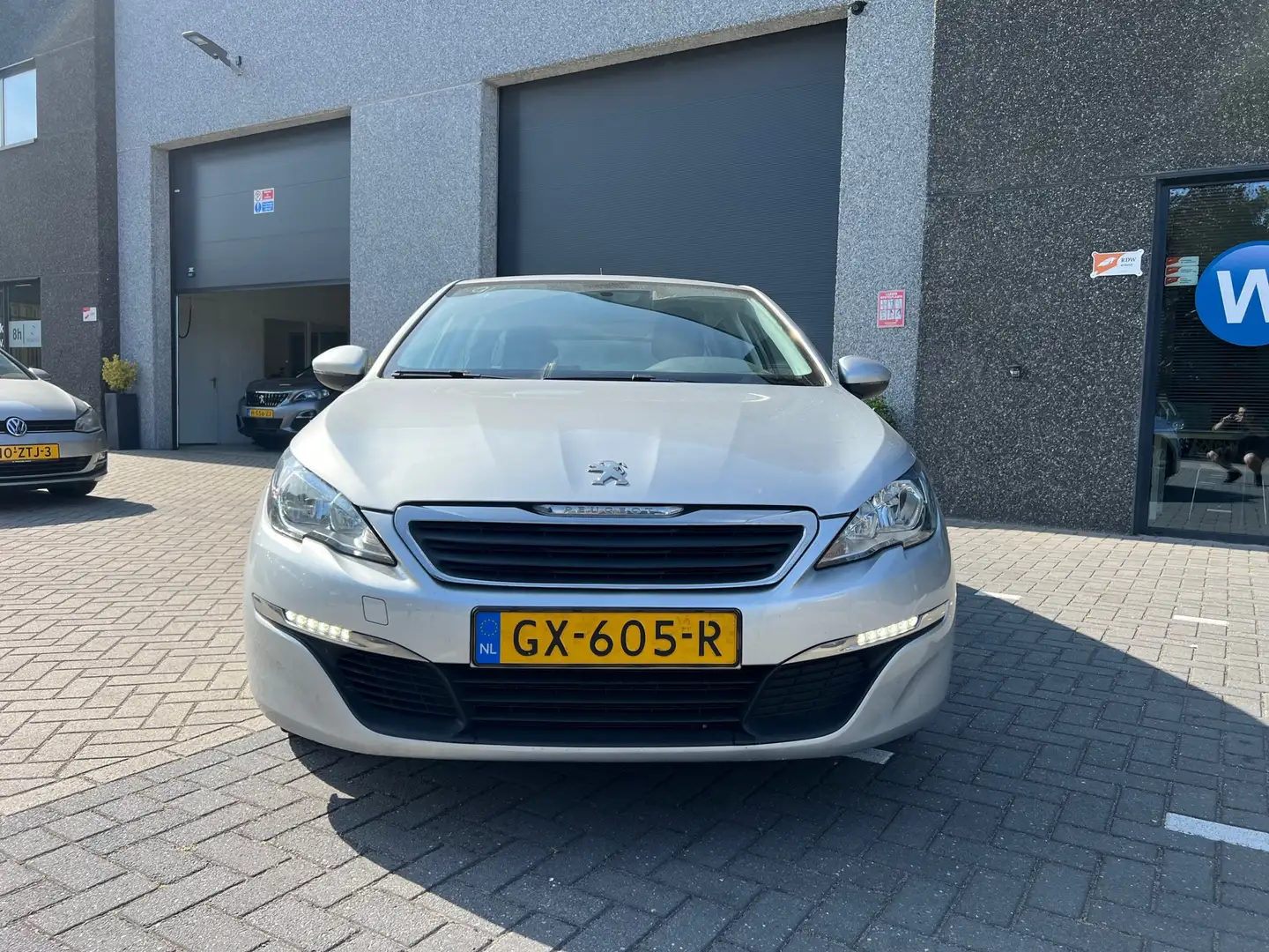 Peugeot 308 SW 1.2 PureTech Blue Lease Export of Handel Cil2 m Gris - 2