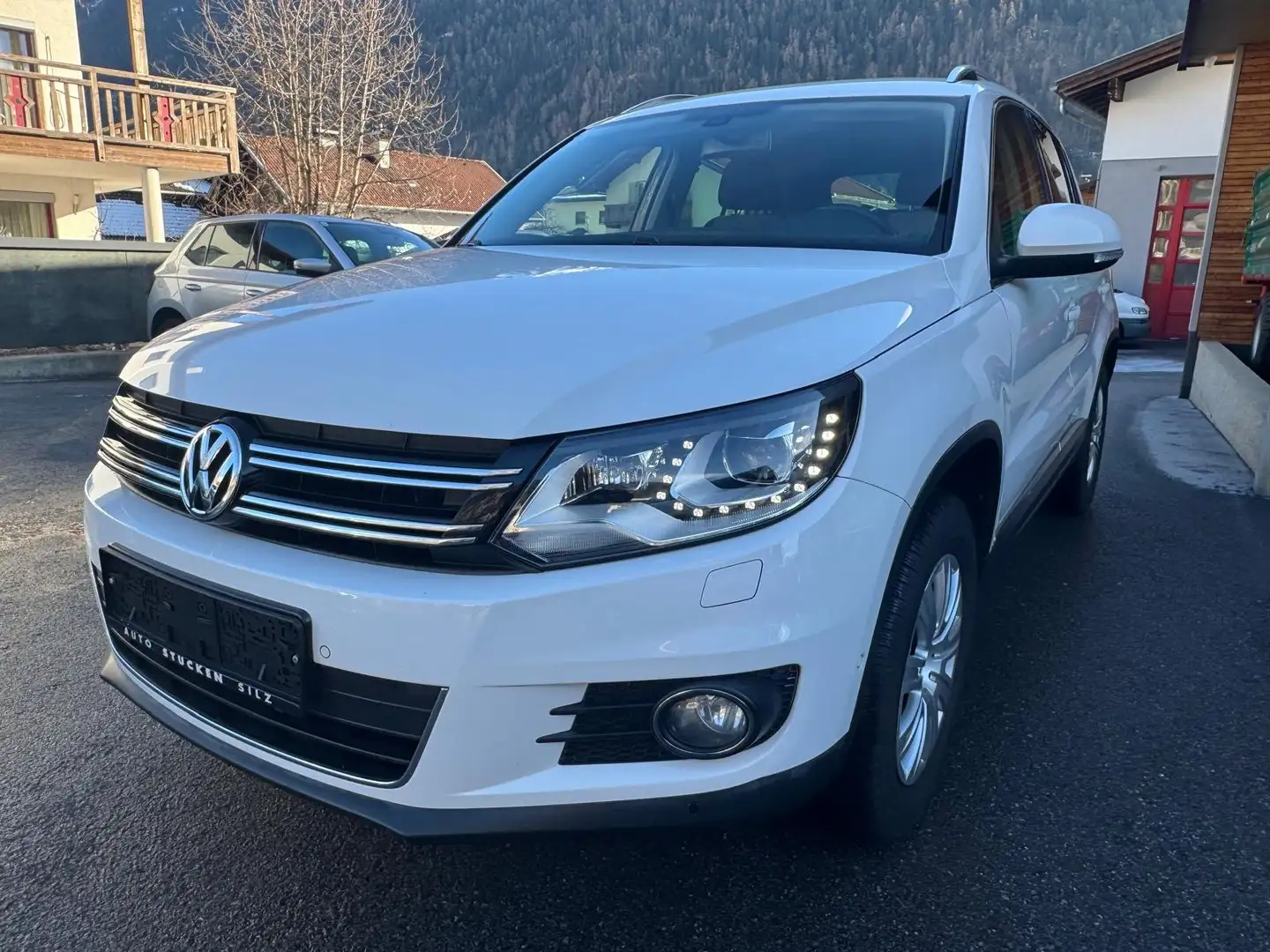 Volkswagen Tiguan Sport Weiß - 1