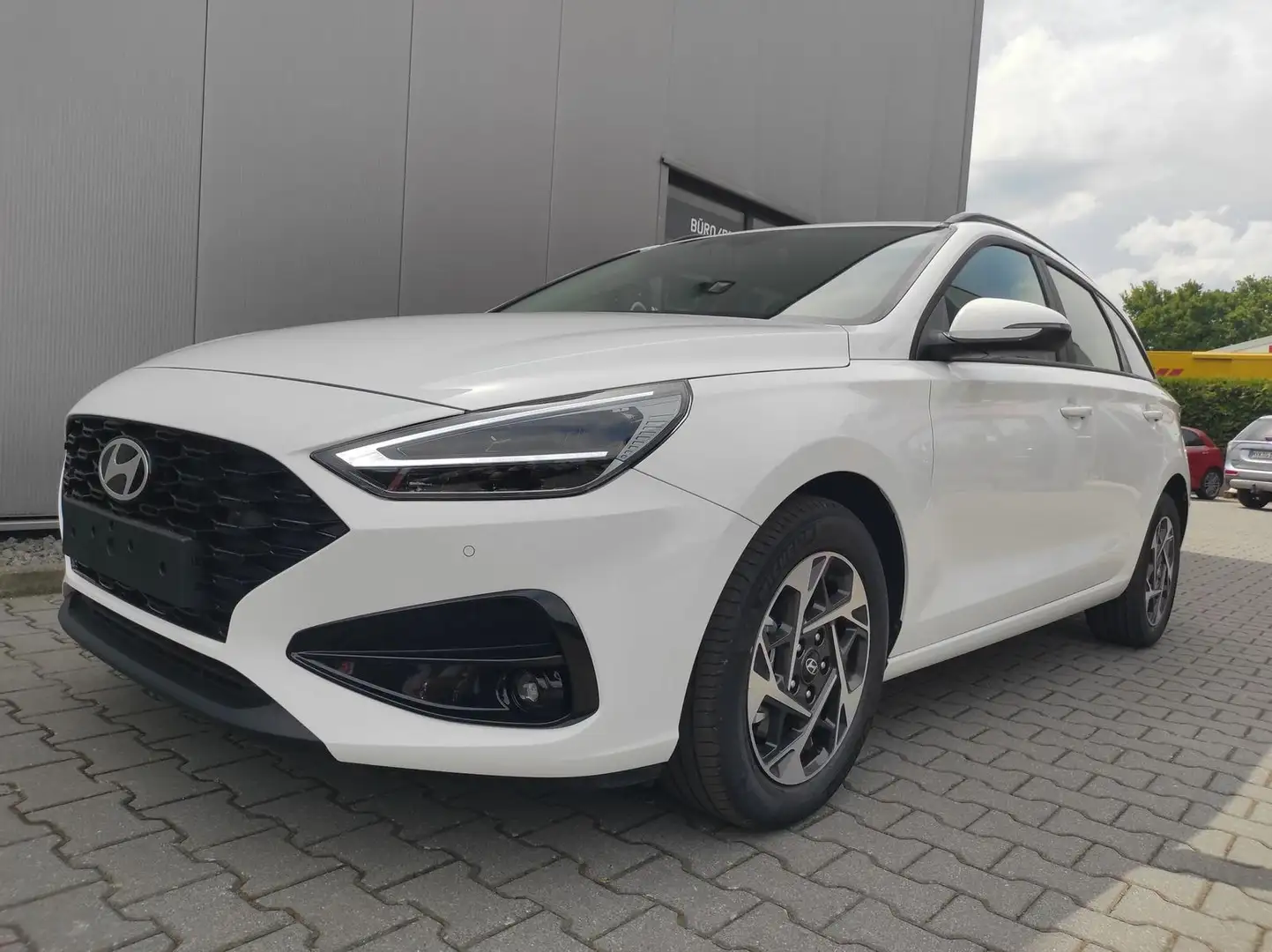 Hyundai i30 Kombi GO SW 1.6 GO*Navi*LED*Shzg*Lhzg*PDC*Cam*1... Weiß - 1