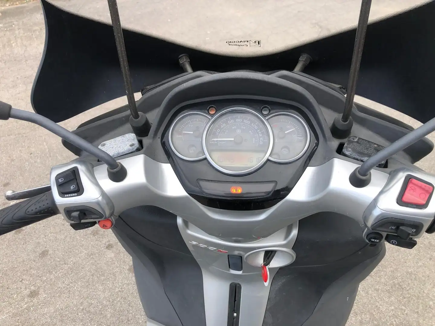 Piaggio MP3 300 YOURBAN Nero - 2