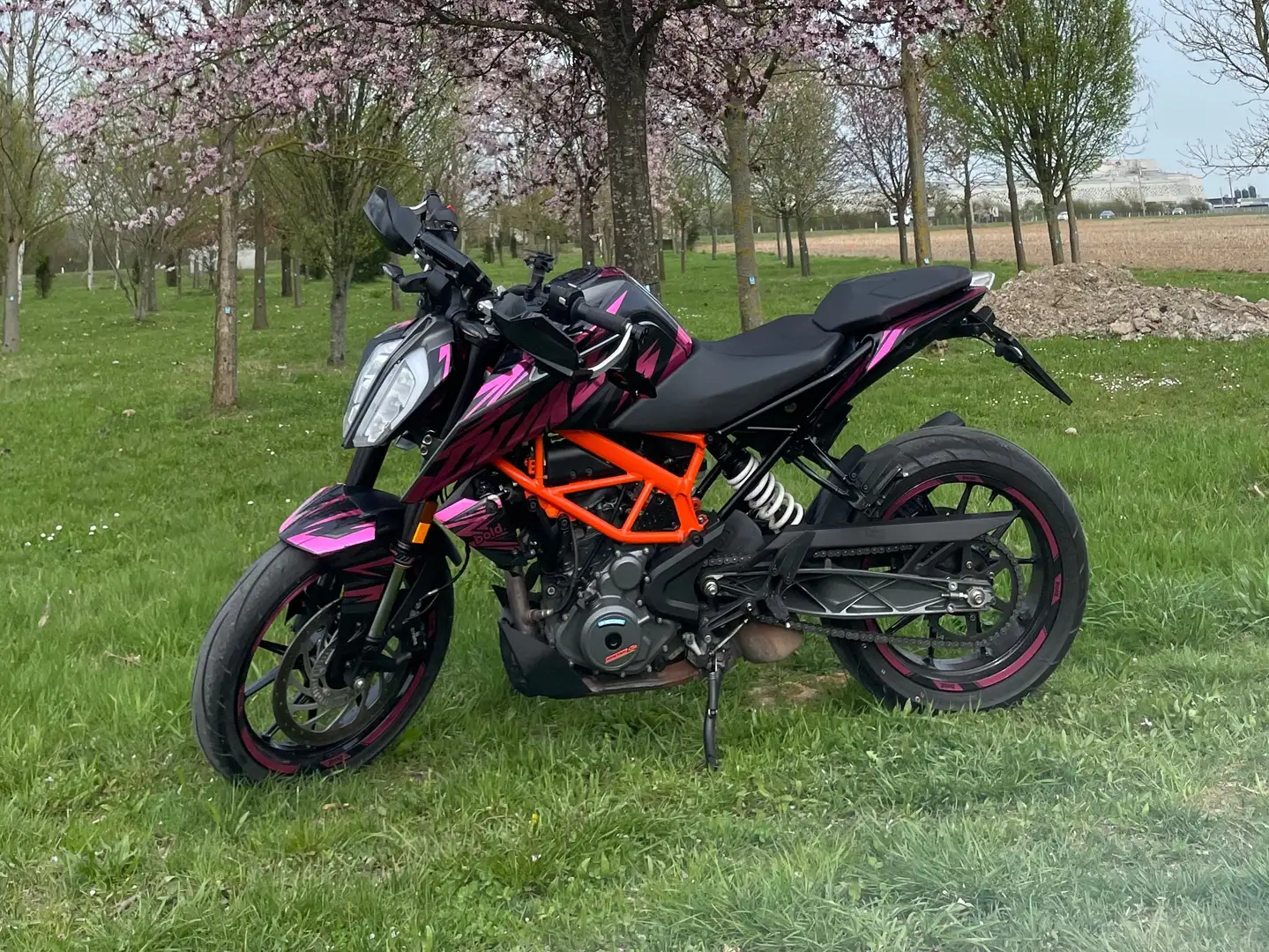 KTM 390 Duke Violett - 1