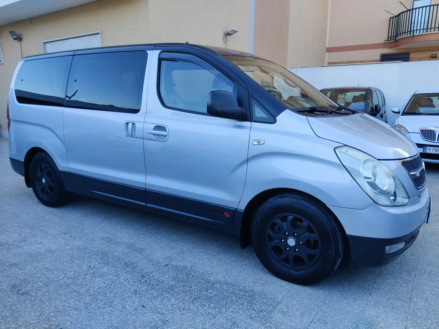 Hyundai H-1 8 POSTI PROLUNGATO Argento - 1