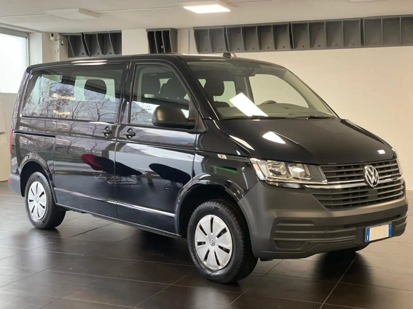Volkswagen T6.1 Transporter 2.0 TDI 150CV DSG  Trendline Noir - 1