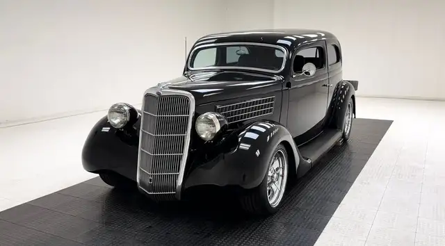 Ford Autres Deluxe Tudor Sedan