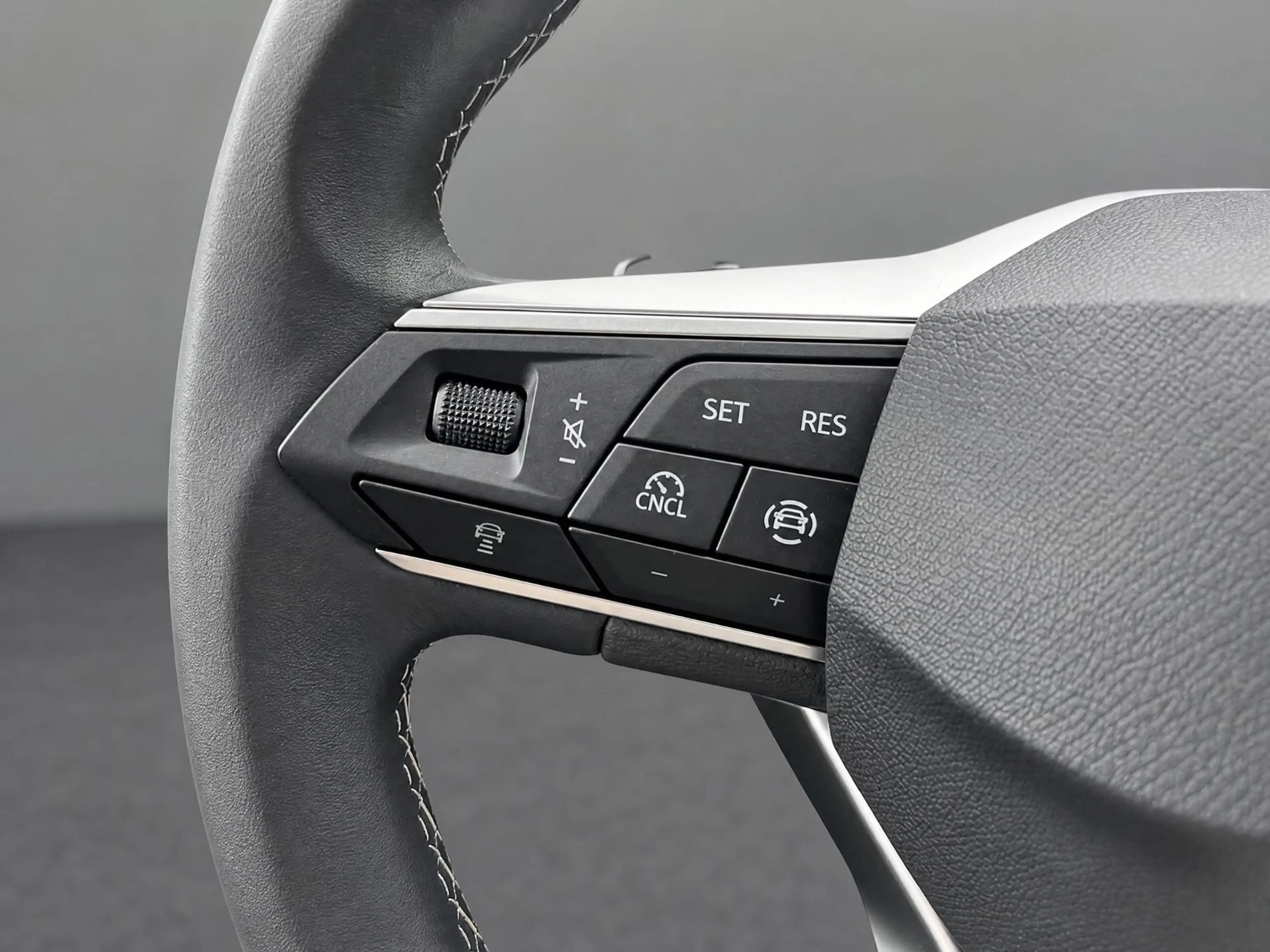 SEAT Leon Sportstourer Style Business Intense 1.5 eTSI 115 P — photo 12
