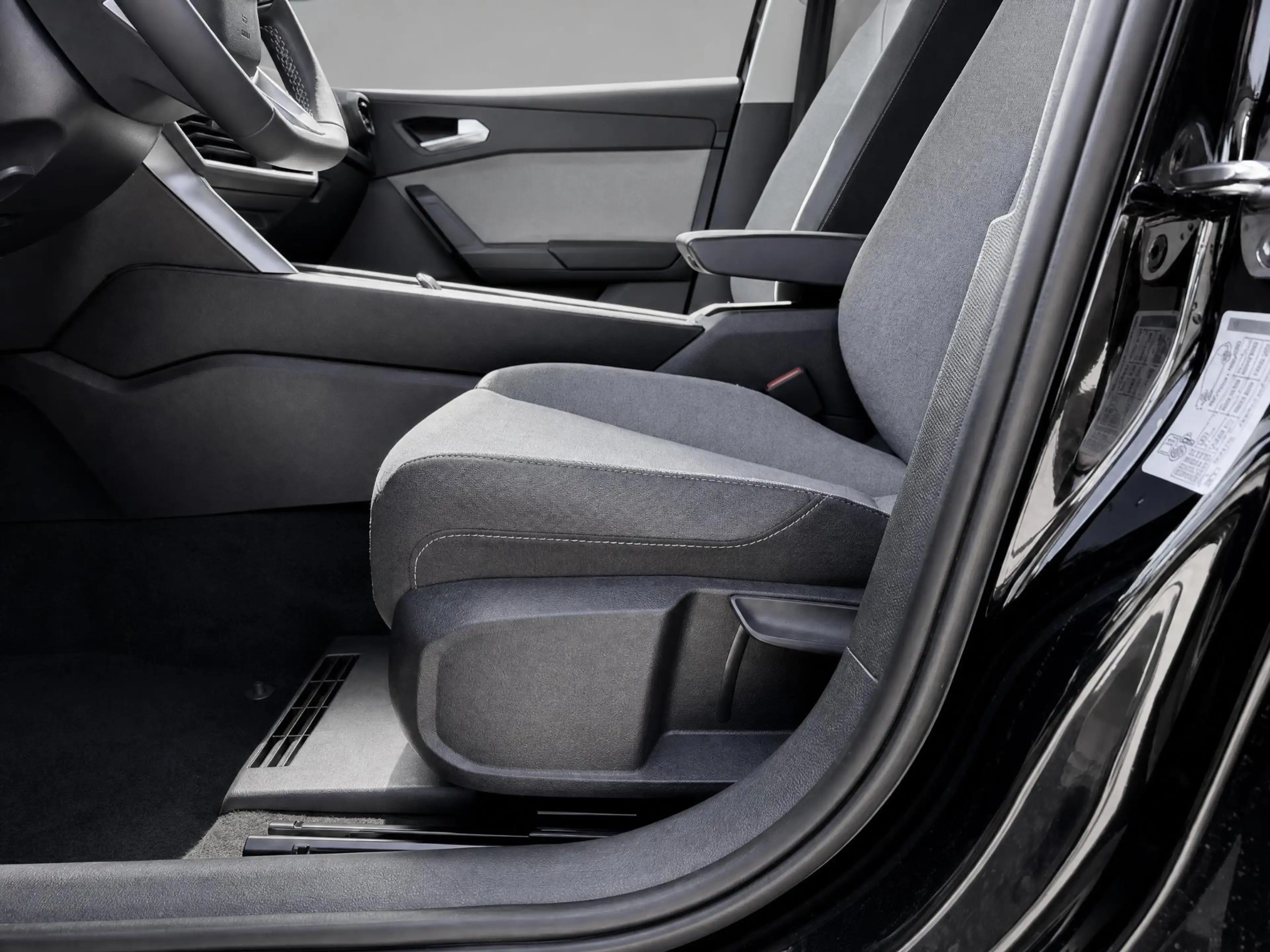 SEAT Leon Sportstourer Style Business Intense 1.5 eTSI 115 P — photo 14