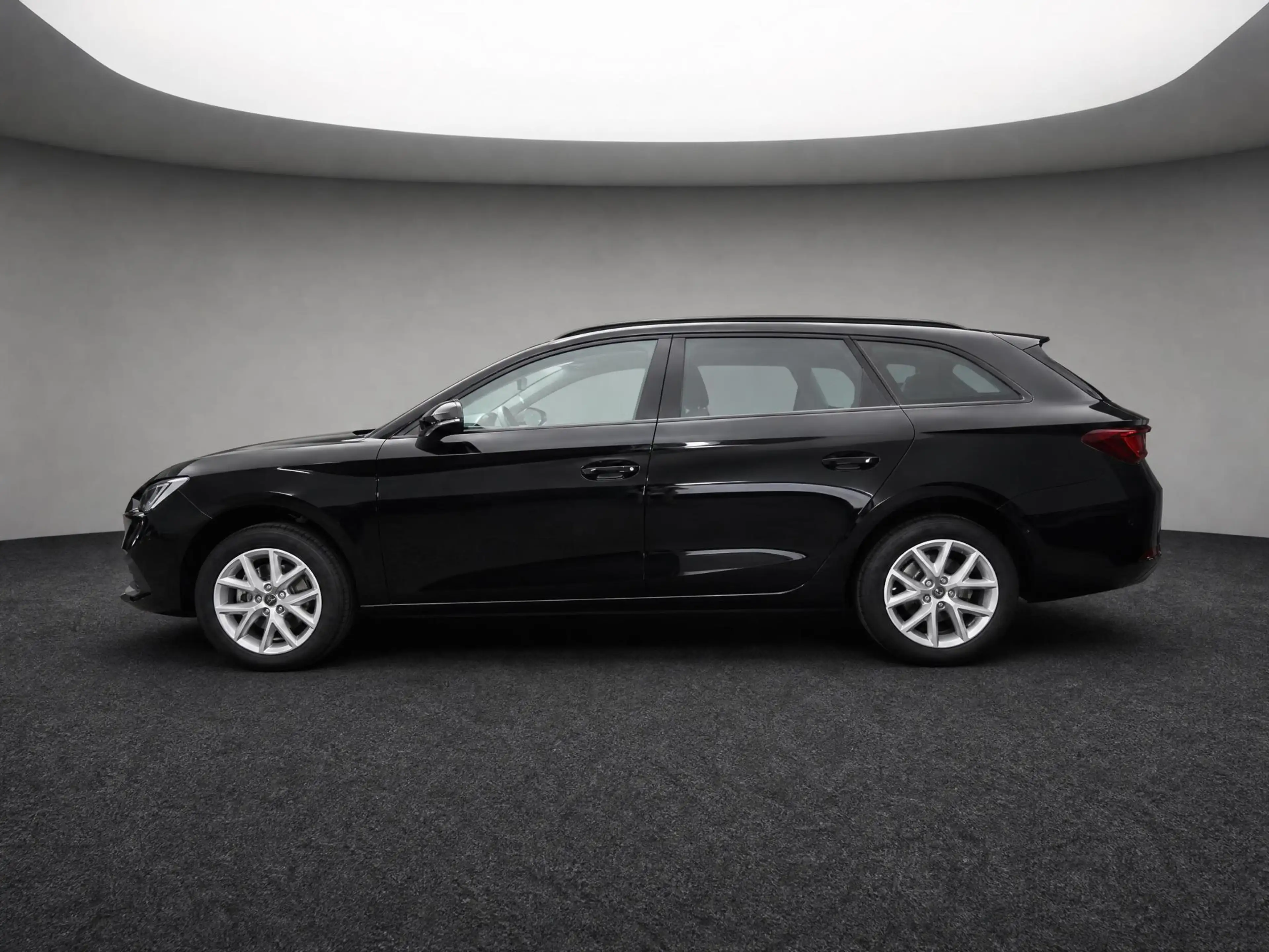 SEAT Leon Sportstourer Style Business Intense 1.5 eTSI 115 P — photo 2
